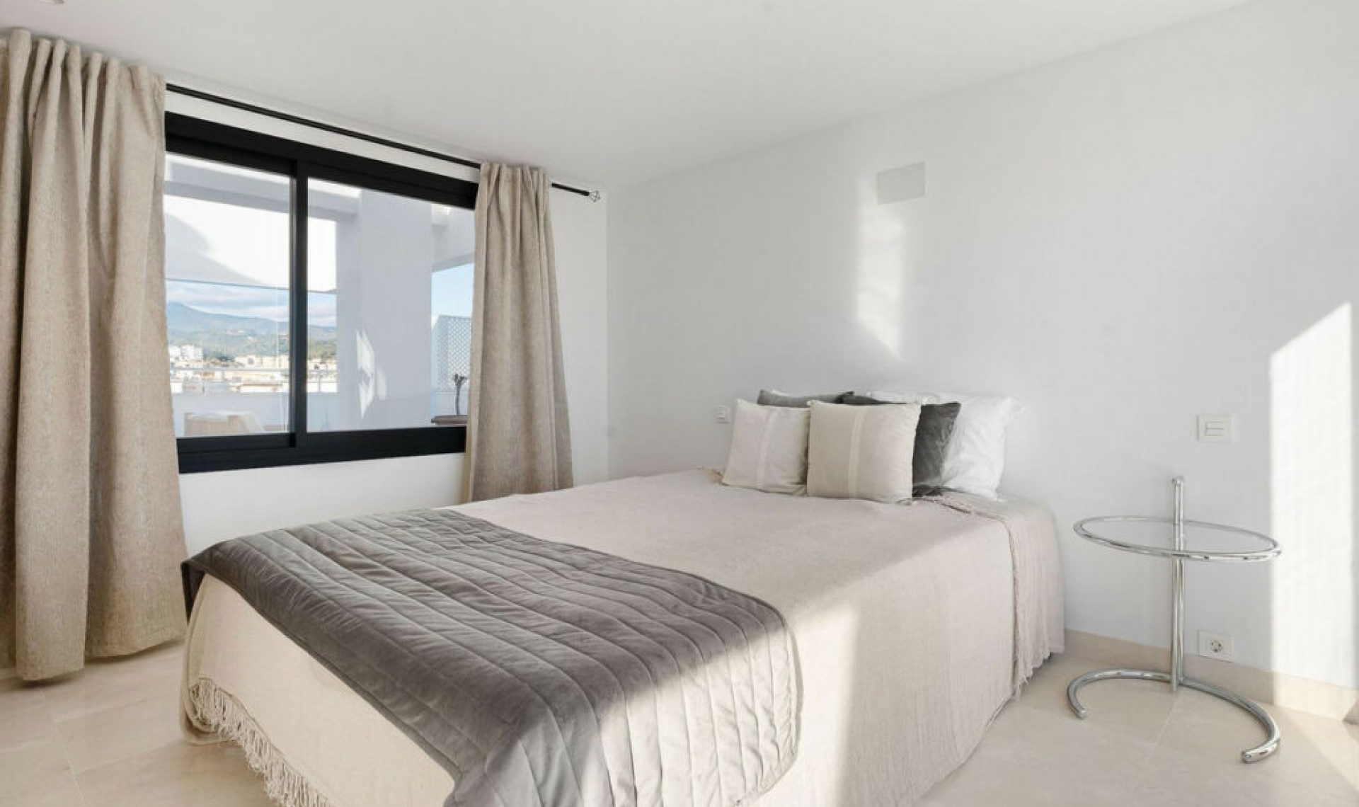 Resale - Apartment -
Estepona