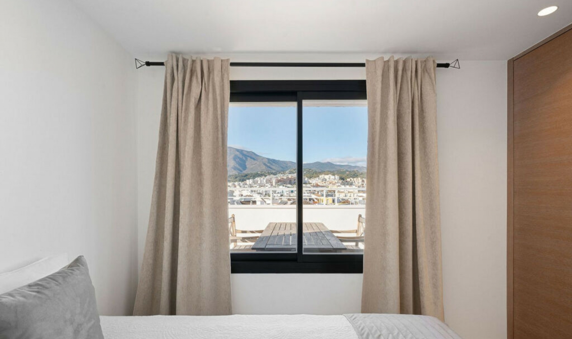 Resale - Apartment -
Estepona