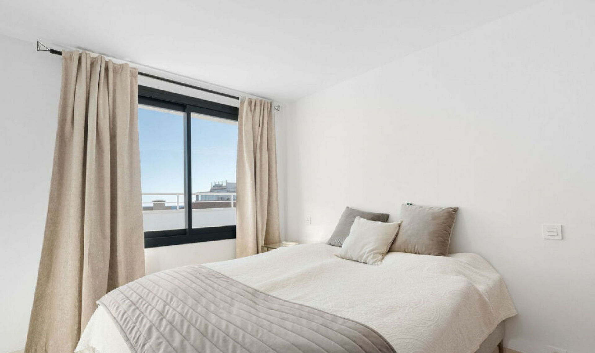 Resale - Apartment -
Estepona