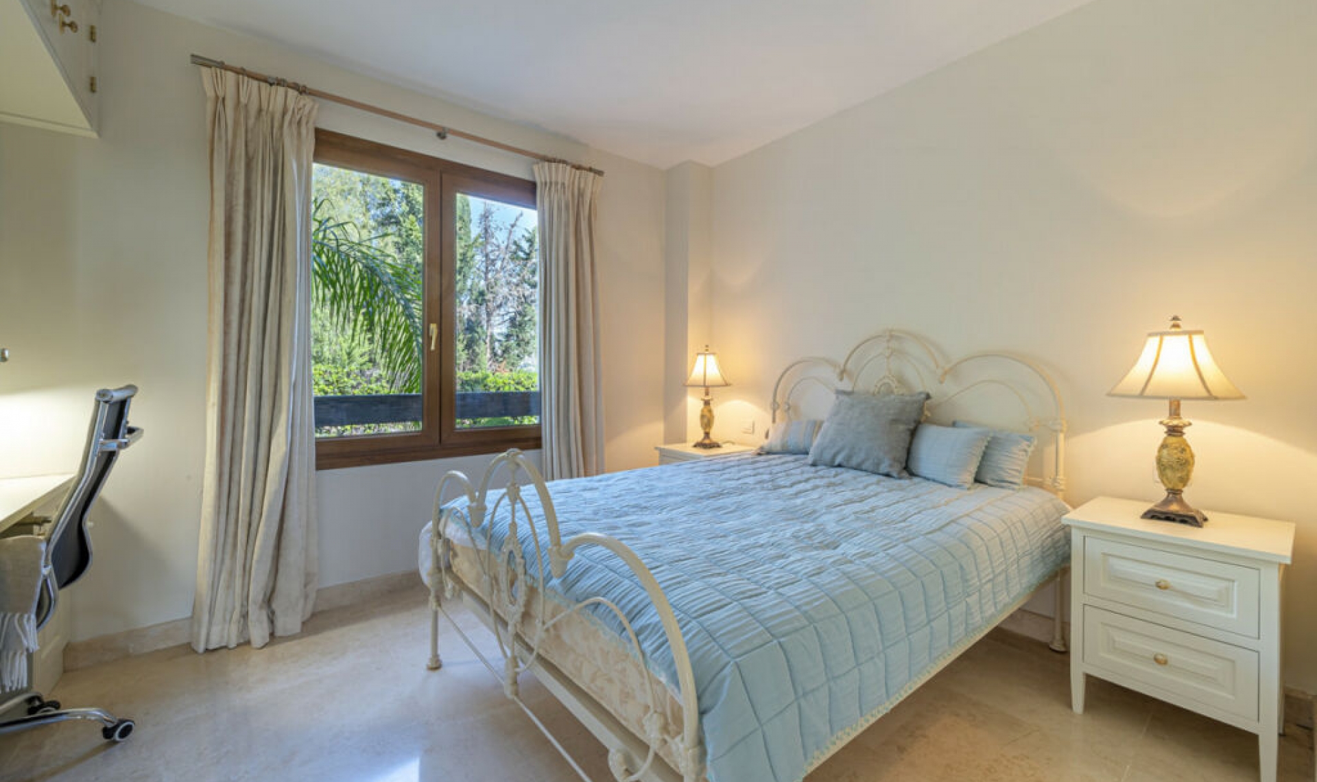 Resale - Apartment -
Estepona