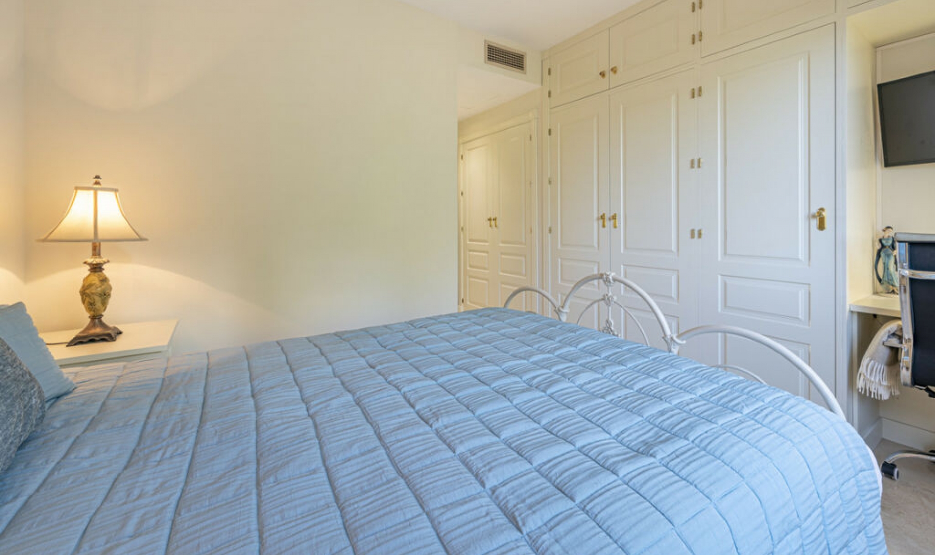 Resale - Apartment -
Estepona