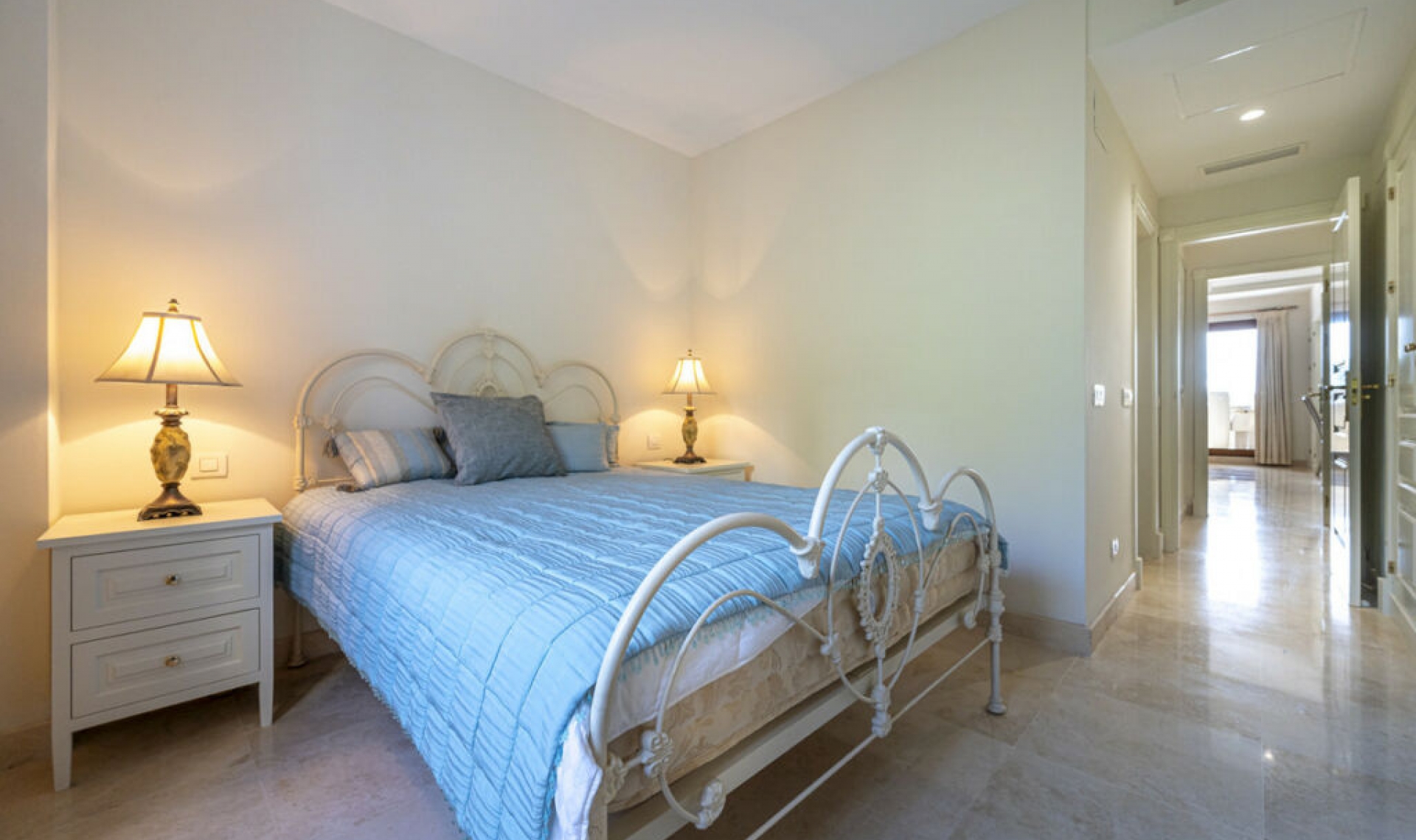 Resale - Apartment -
Estepona