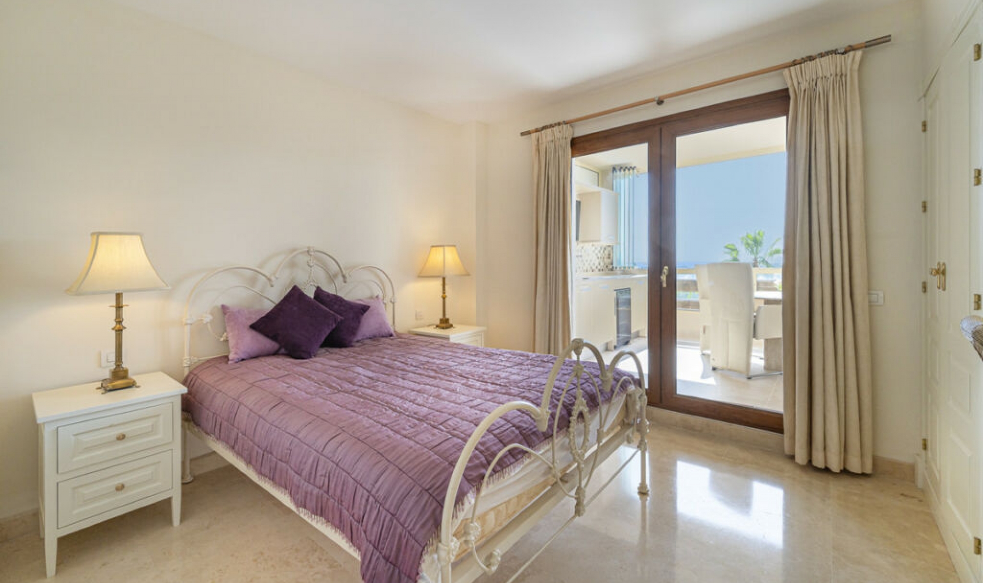 Resale - Apartment -
Estepona