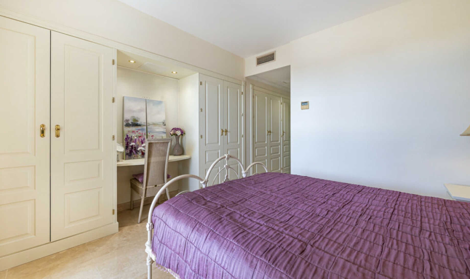 Resale - Apartment -
Estepona