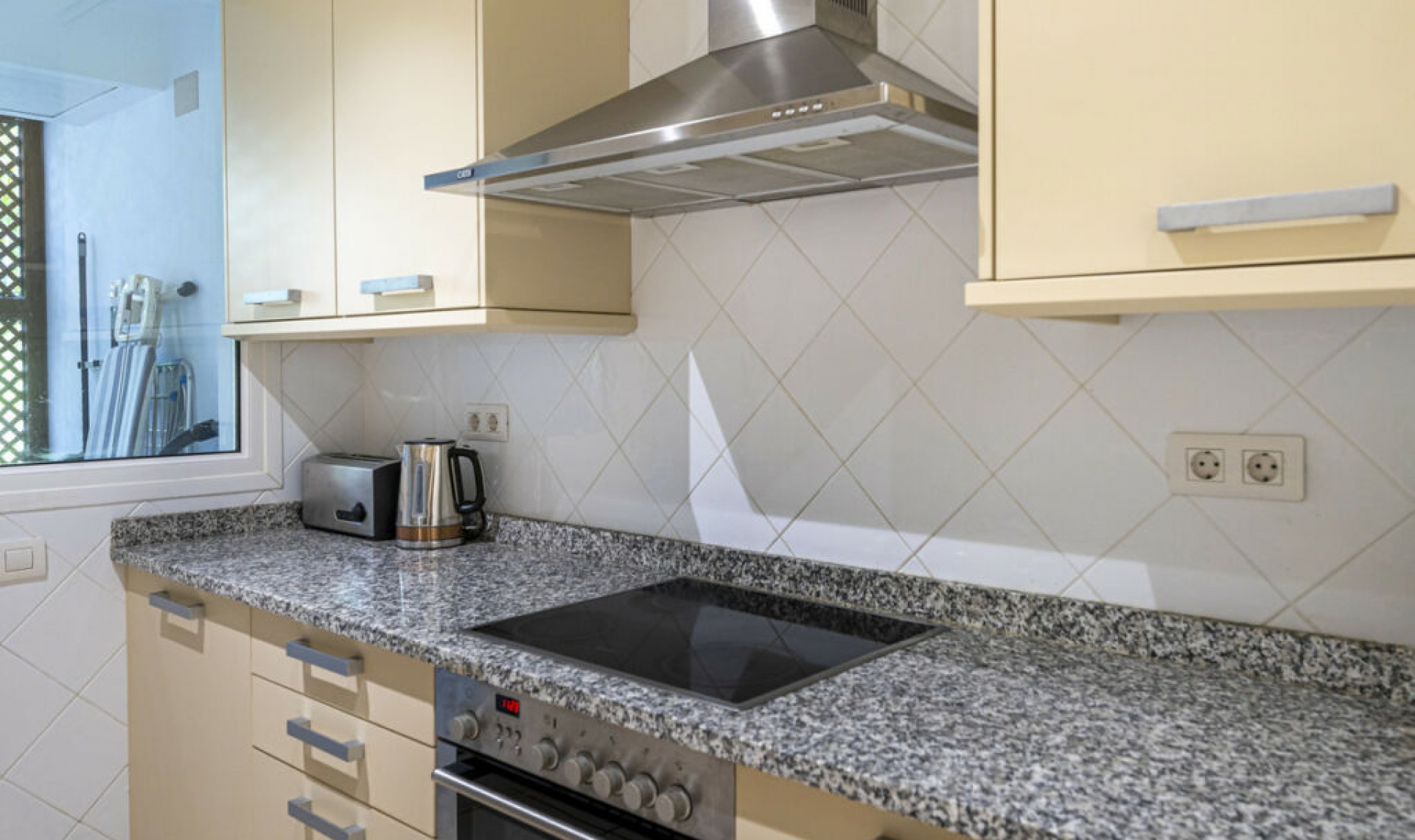 Resale - Apartment -
Estepona