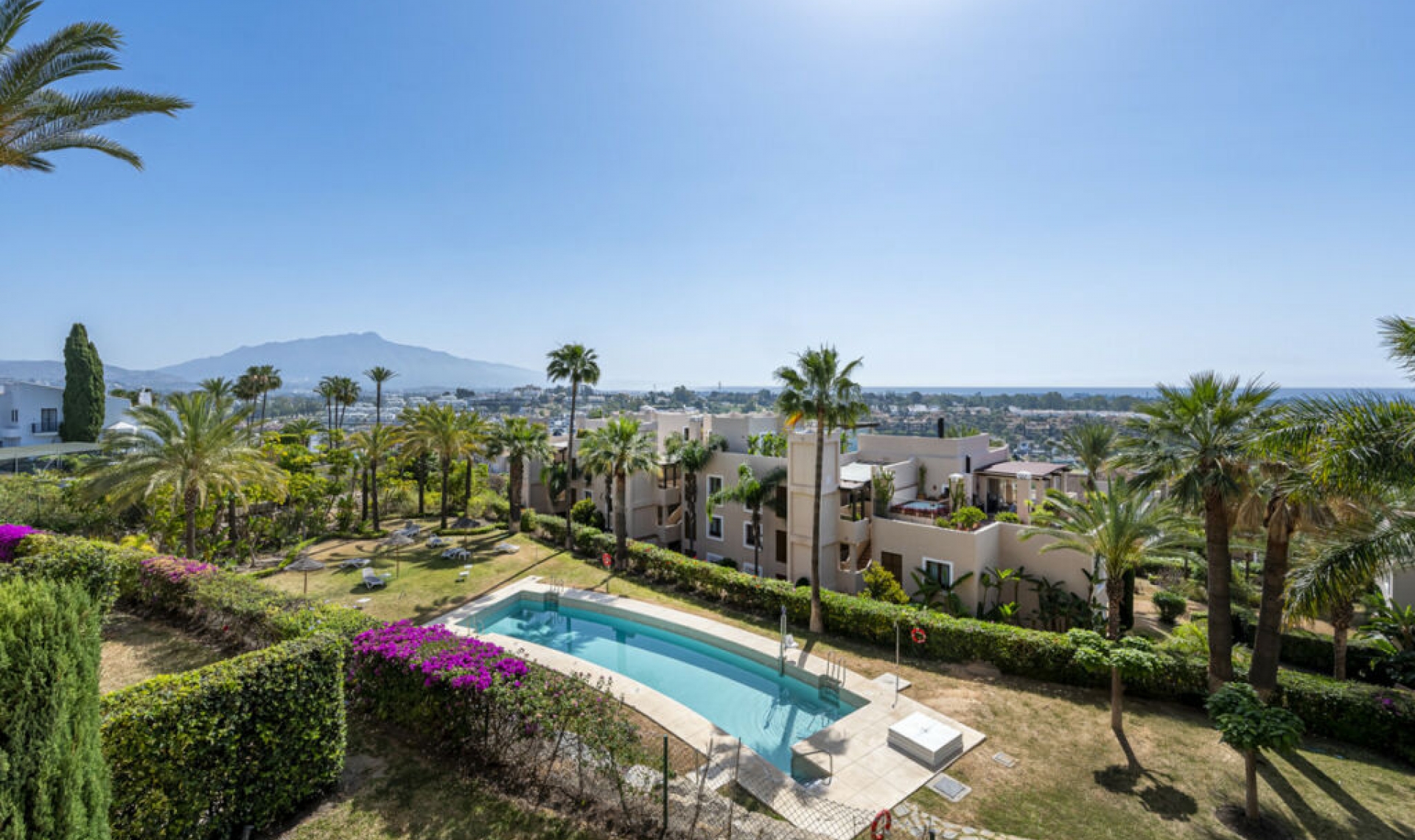 Resale - Apartment -
Estepona