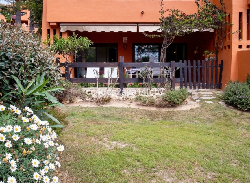 Resale - Apartment -
Estepona