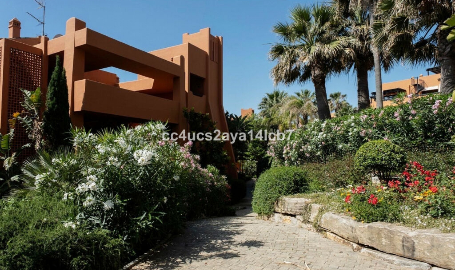 Resale - Apartment -
Estepona