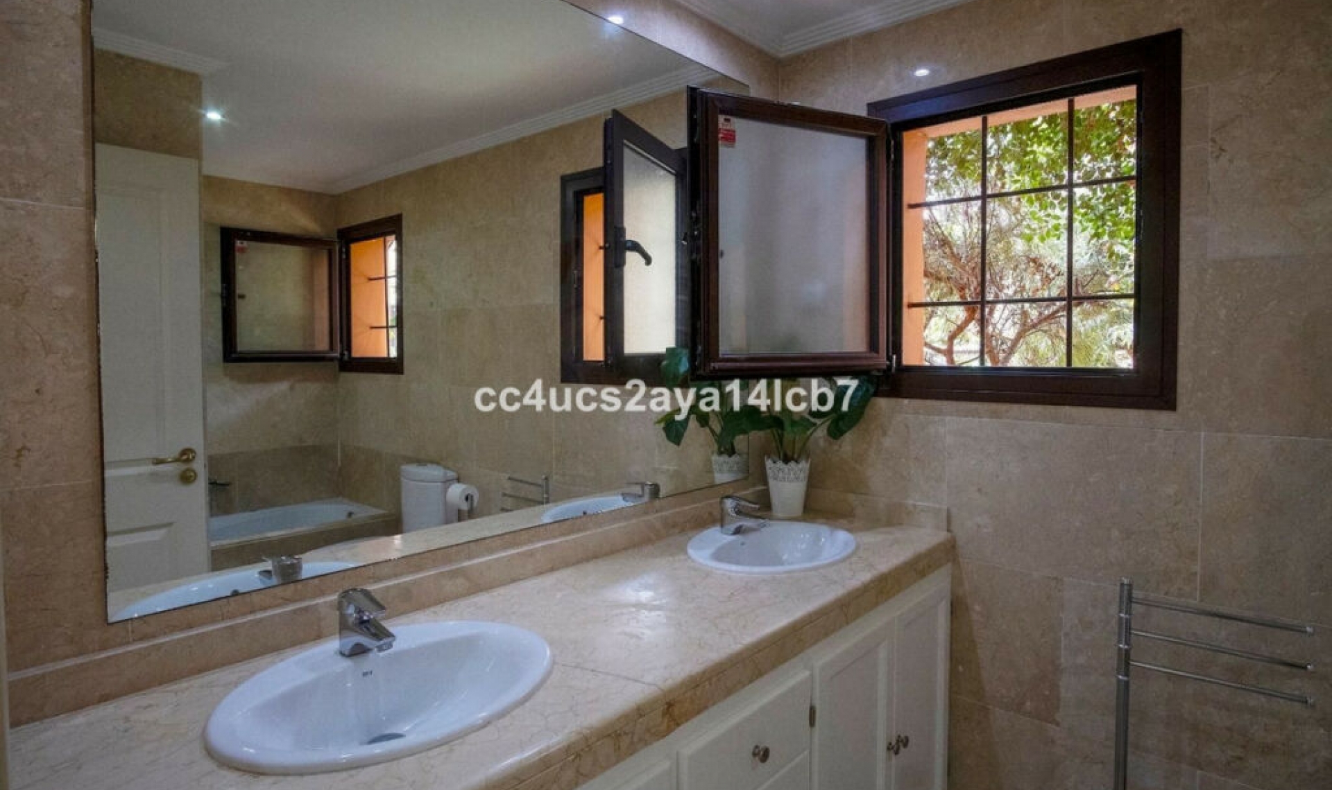 Resale - Apartment -
Estepona