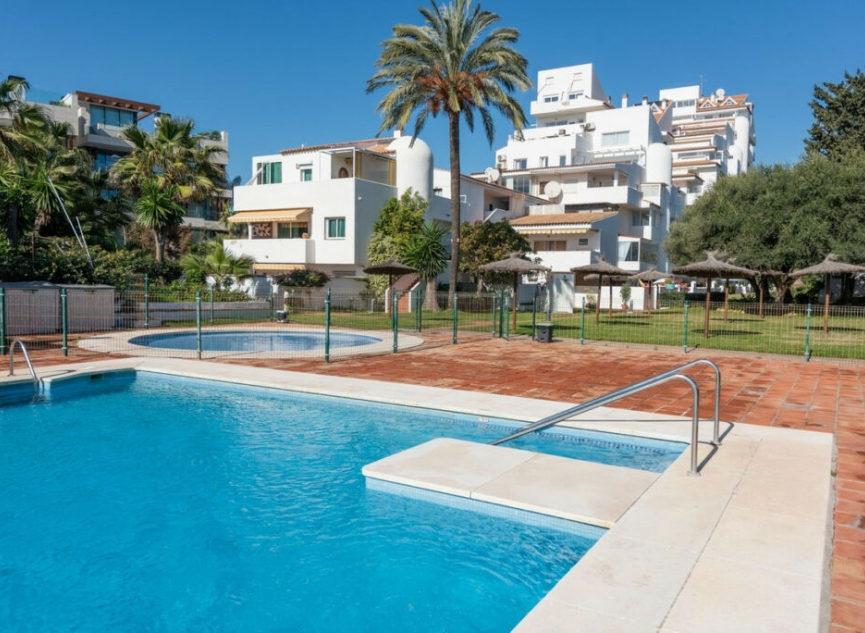 Resale - Apartment -
Estepona