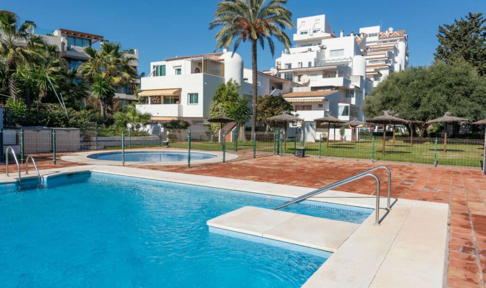 Resale - Apartment -
Estepona