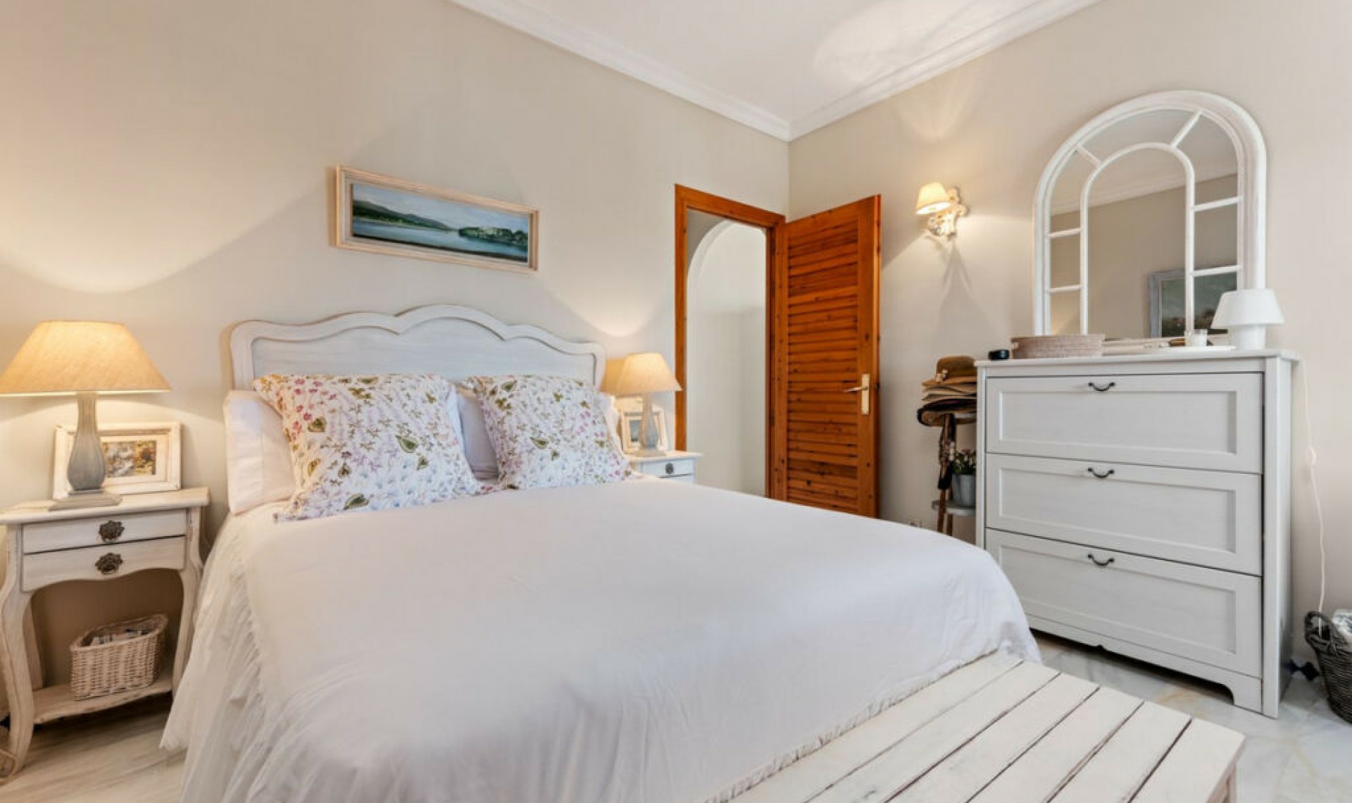 Resale - Apartment -
Estepona