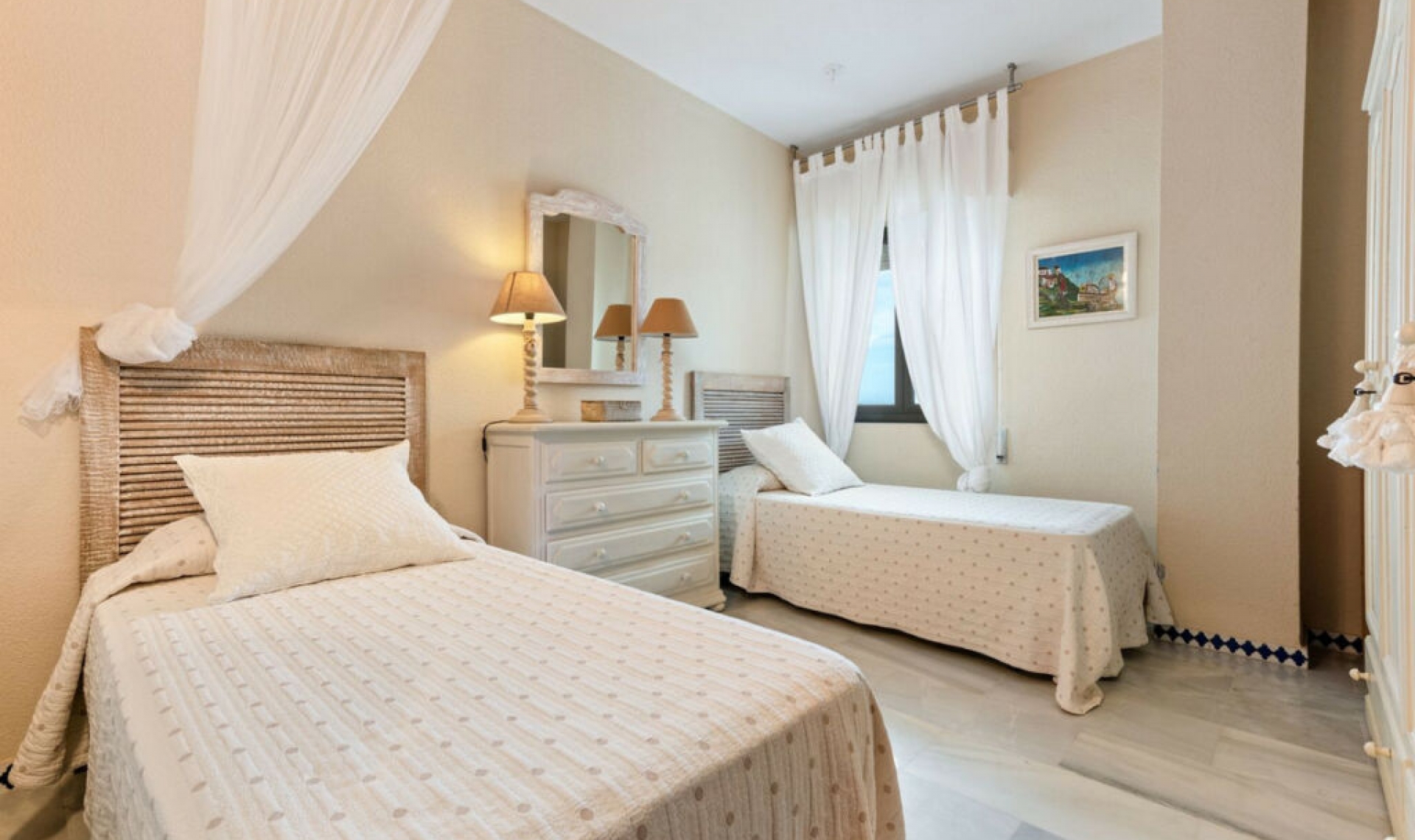 Resale - Apartment -
Estepona