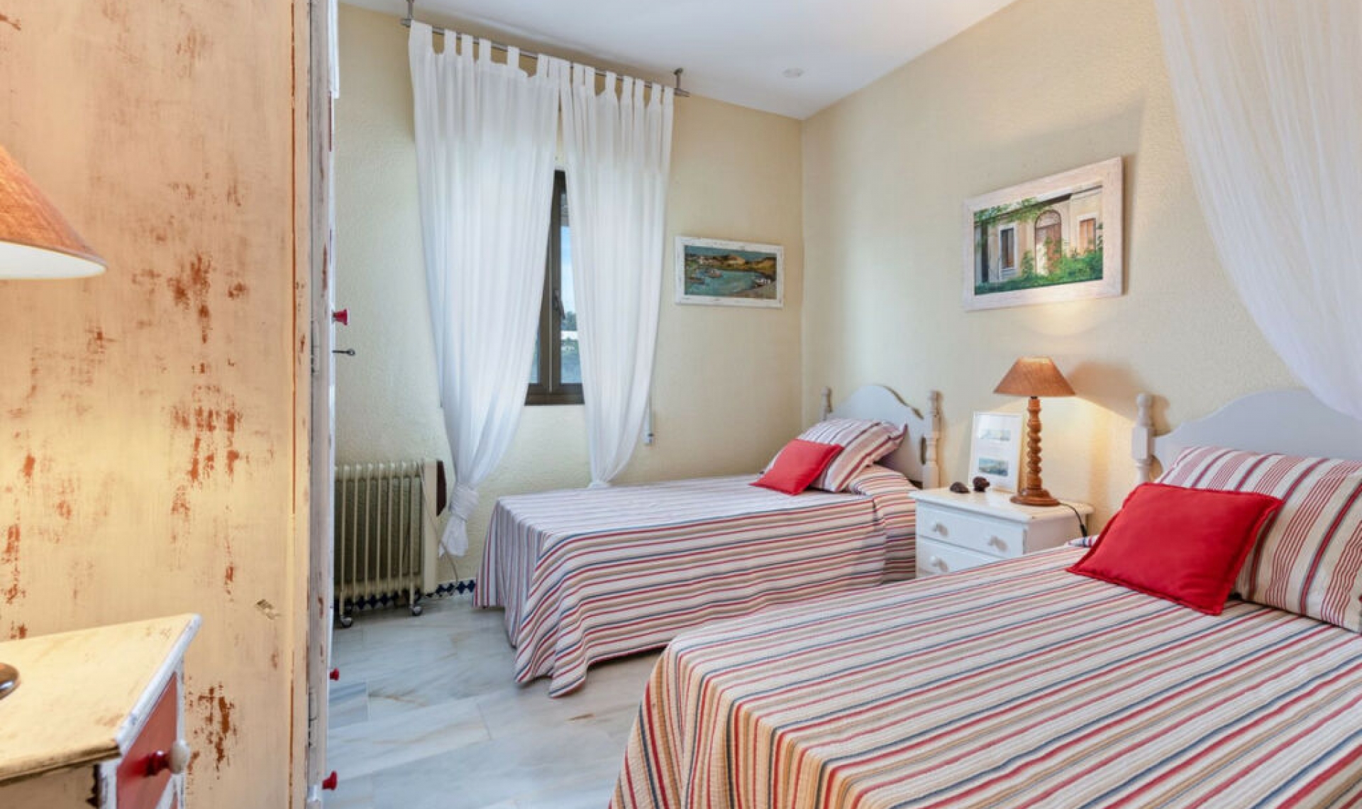 Resale - Apartment -
Estepona