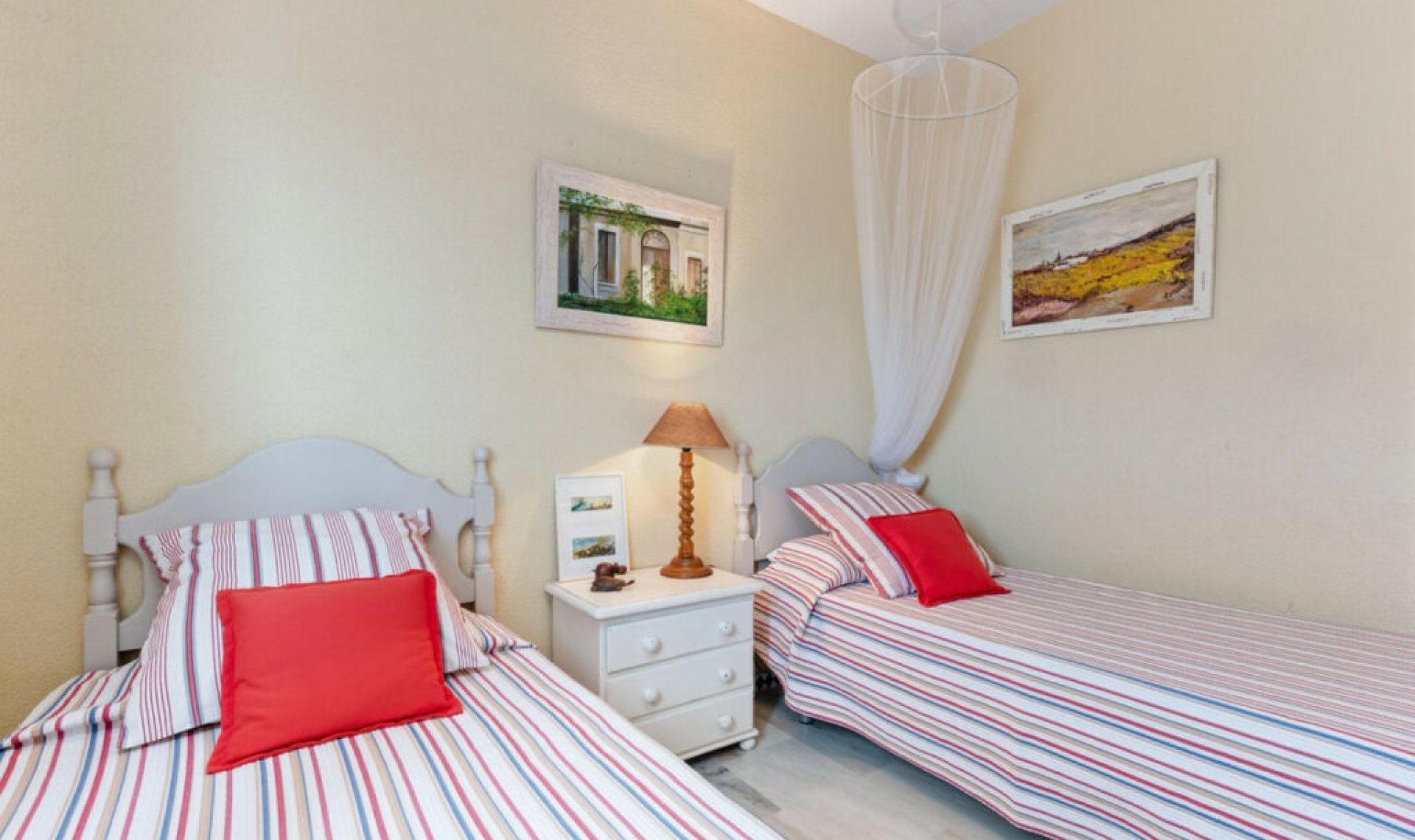 Resale - Apartment -
Estepona