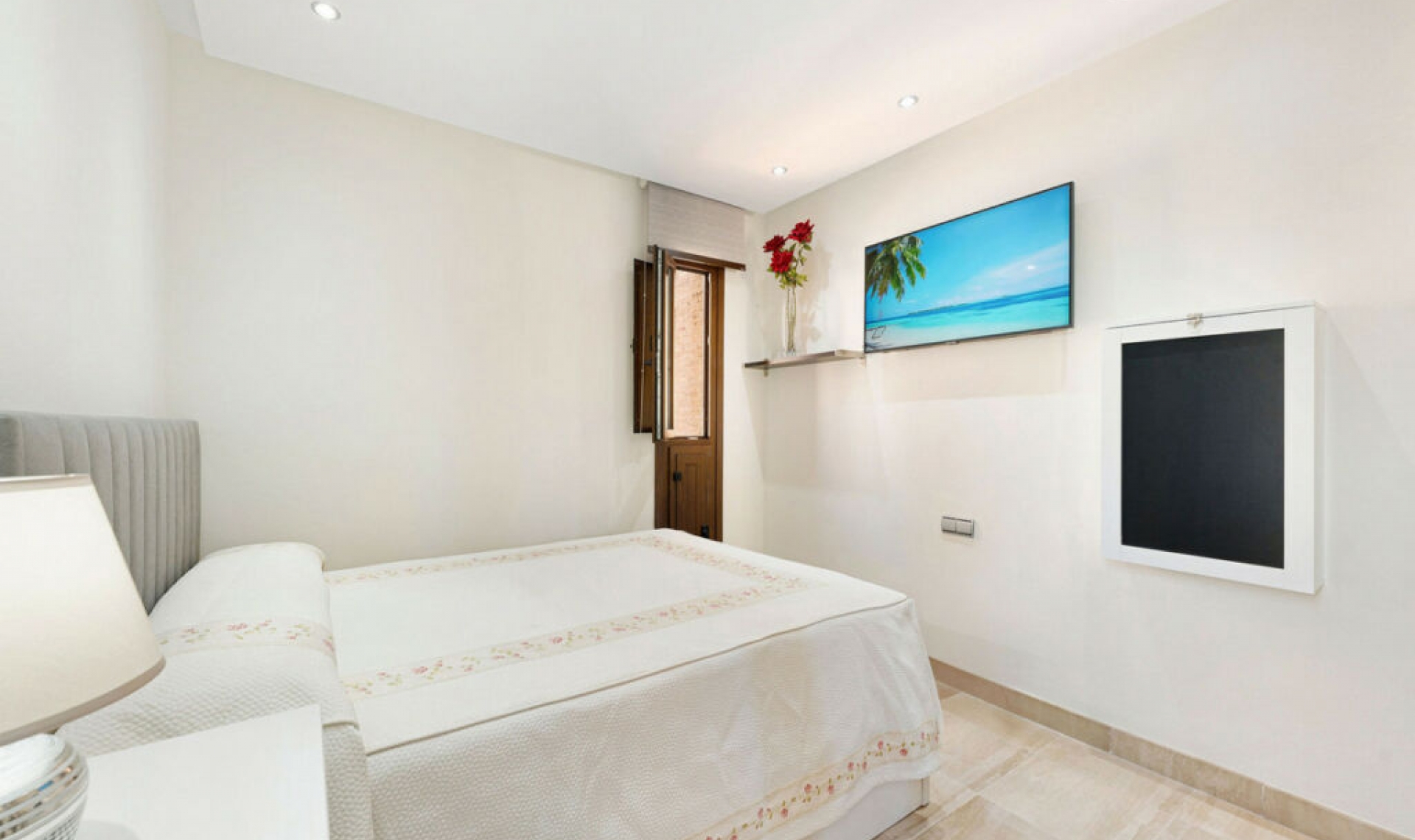 Resale - Apartment -
Estepona