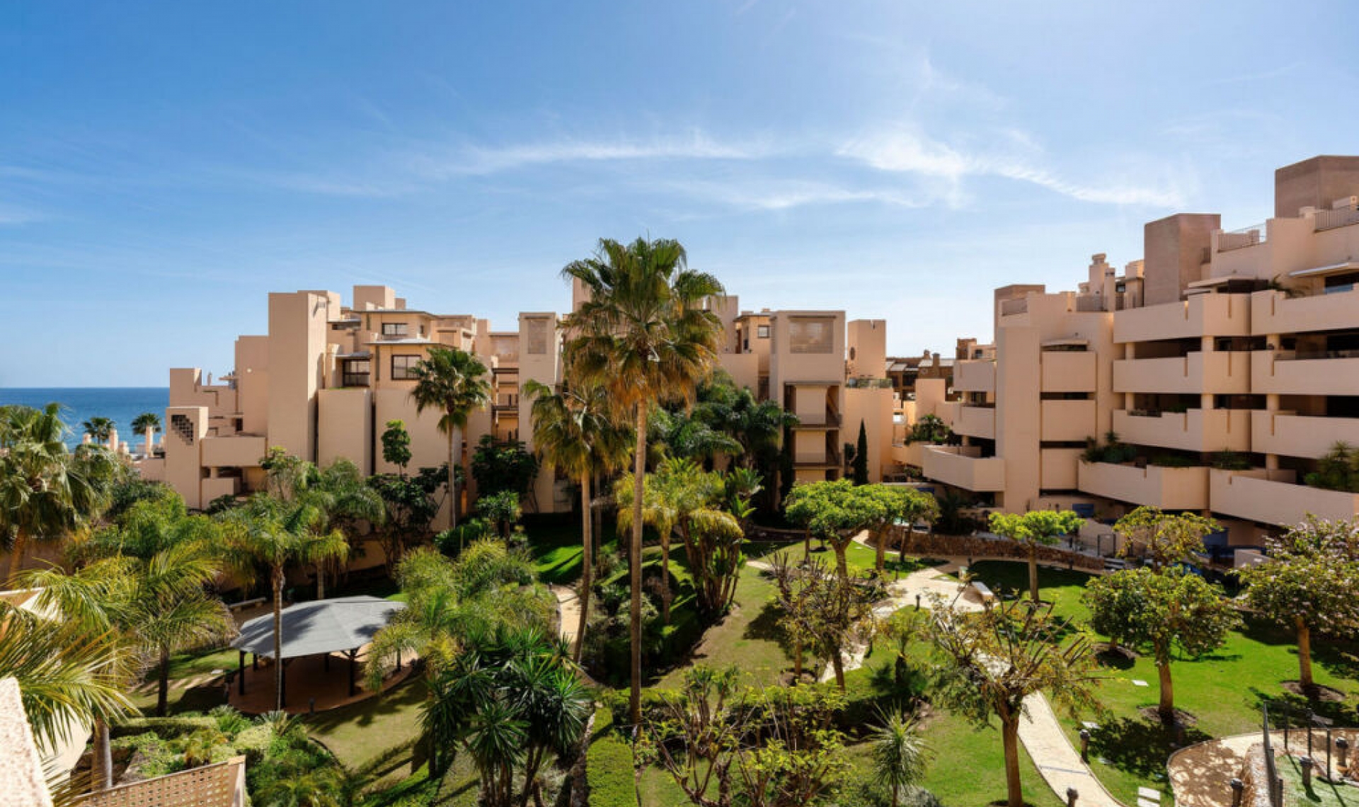 Resale - Apartment -
Estepona