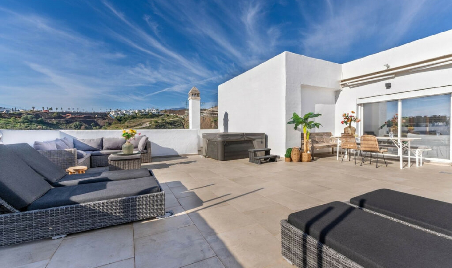 Resale - Apartment -
Estepona