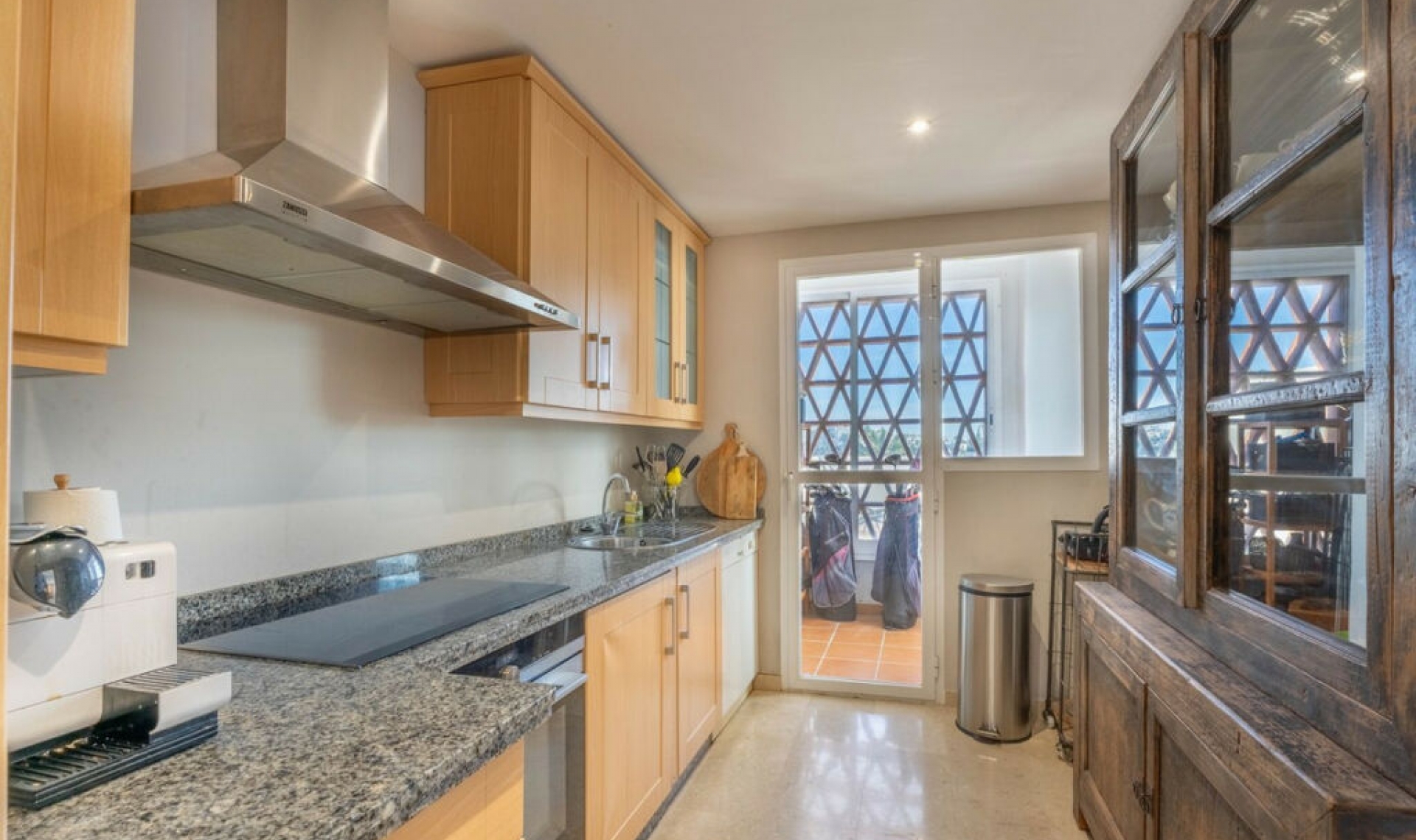 Resale - Apartment -
Estepona