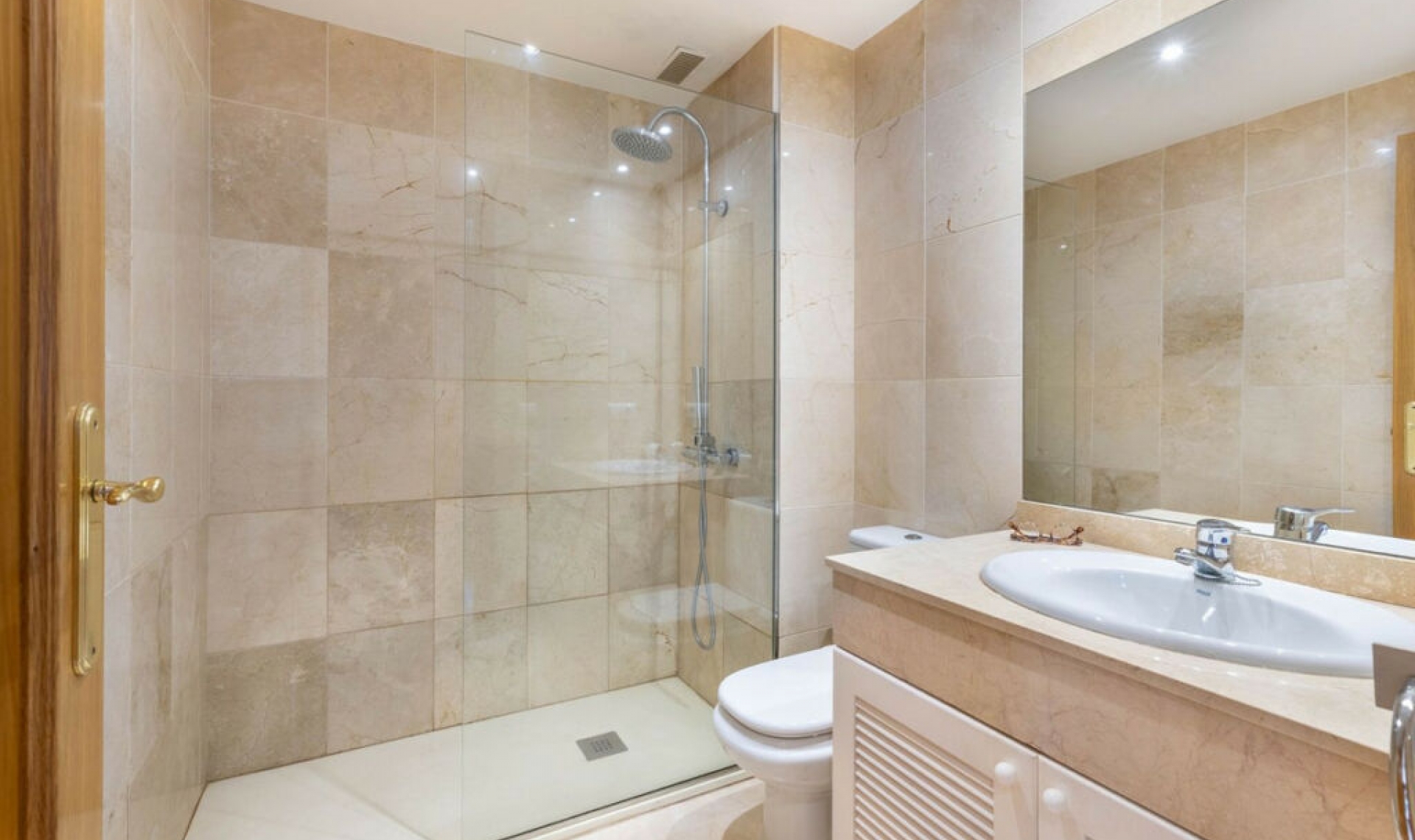 Resale - Apartment -
Estepona