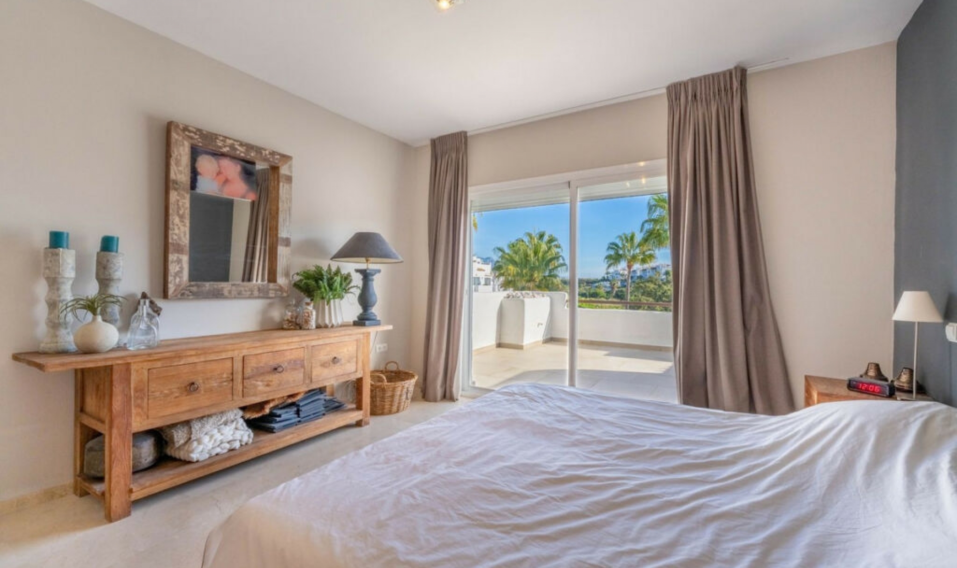 Resale - Apartment -
Estepona