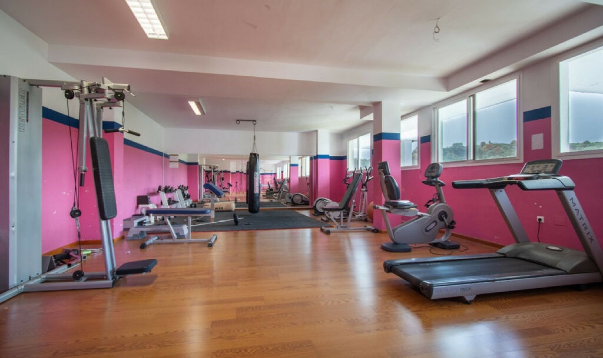 Resale - Apartment -
Estepona
