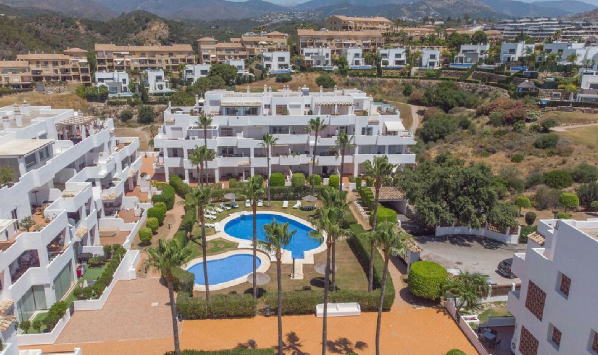 Resale - Apartment -
Estepona
