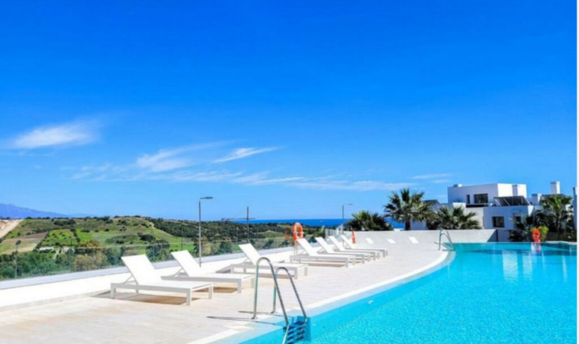 Resale - Apartment -
Estepona