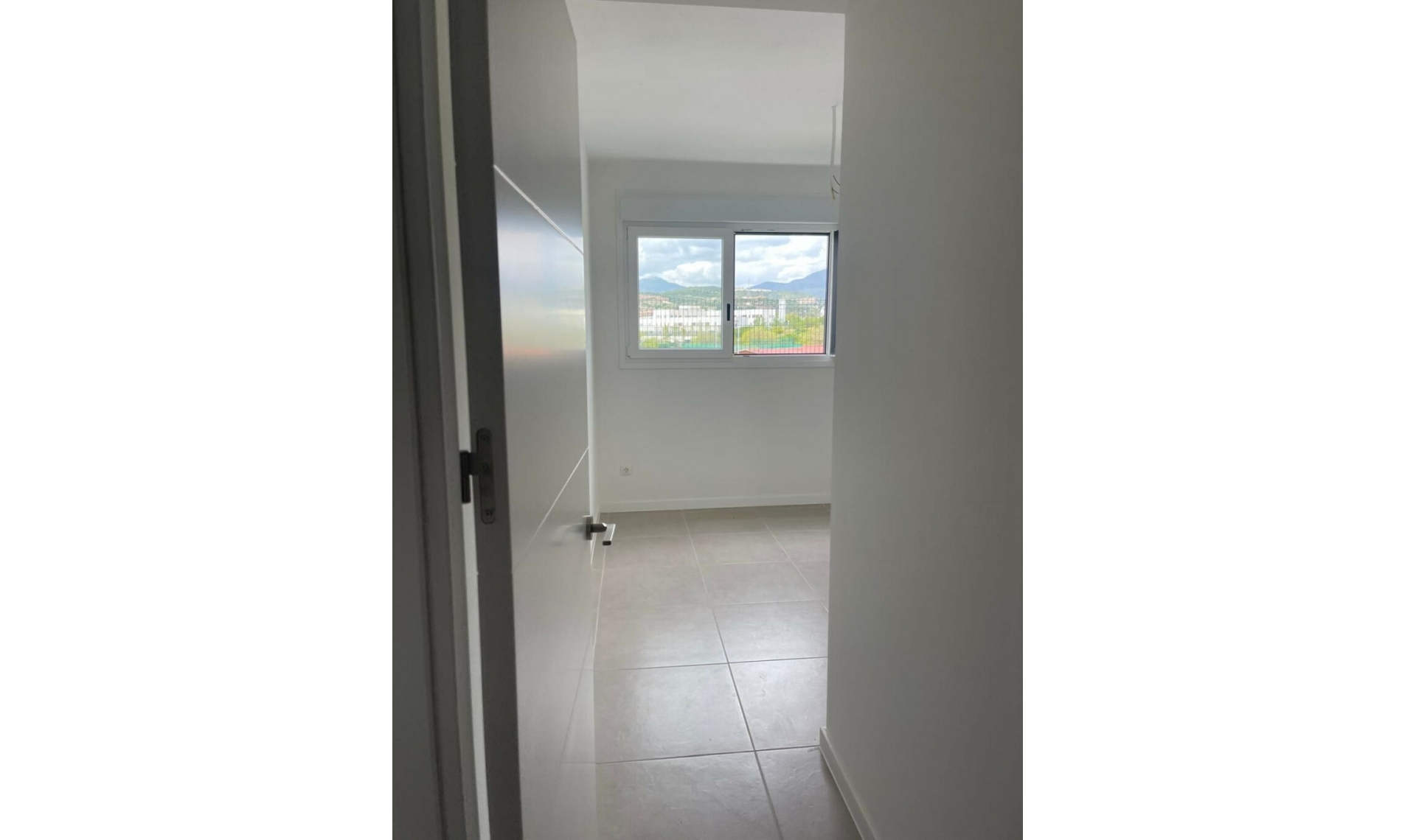Resale - Apartment -
Estepona