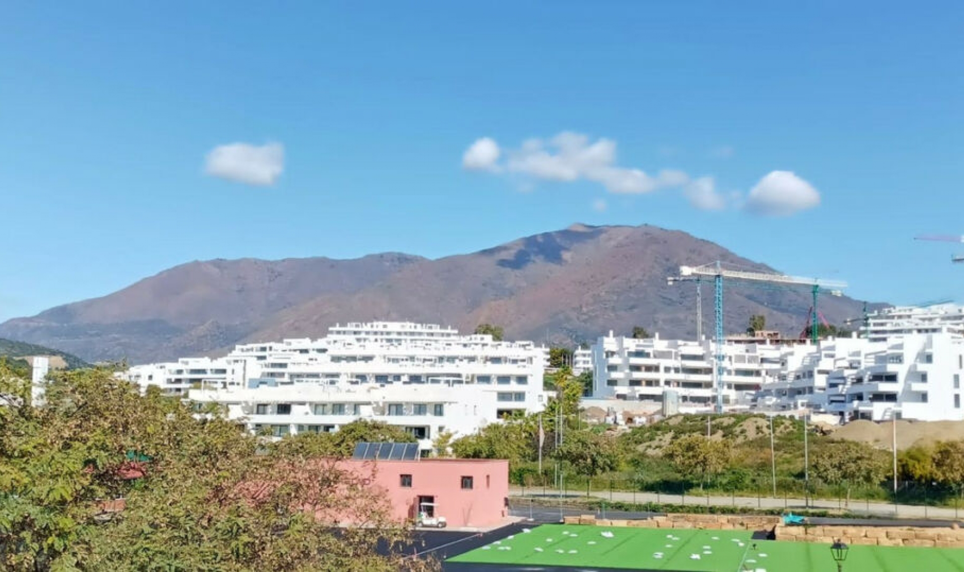 Resale - Apartment -
Estepona