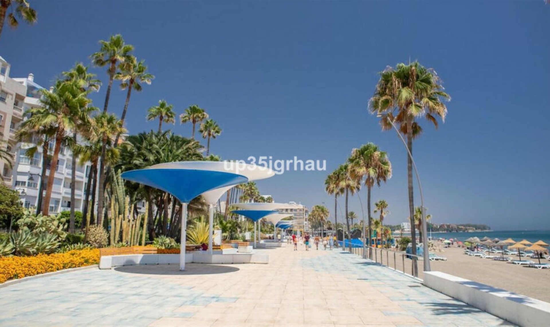 Resale - Apartment -
Estepona