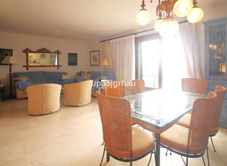 Resale - Apartment -
Estepona