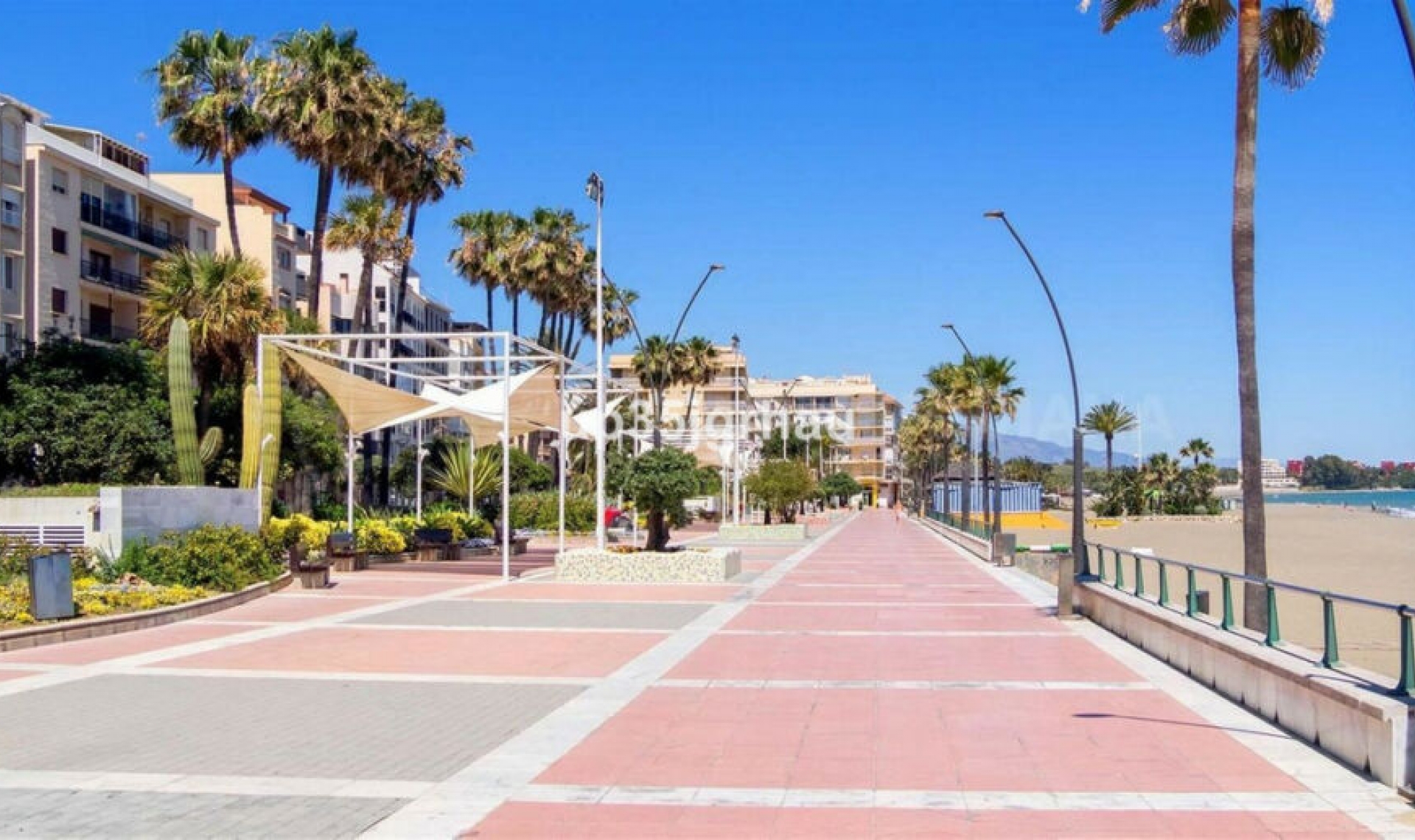 Resale - Apartment -
Estepona