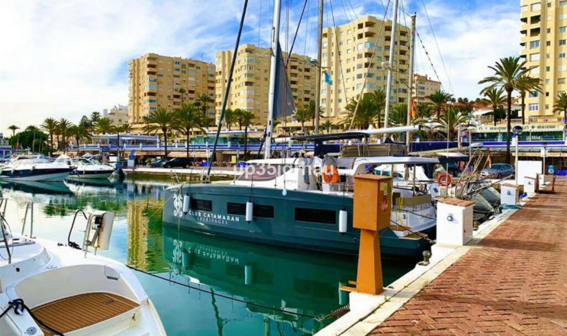 Resale - Apartment -
Estepona