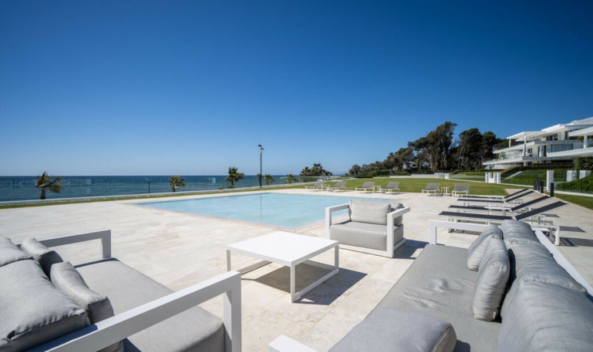 Resale - Apartment -
Estepona