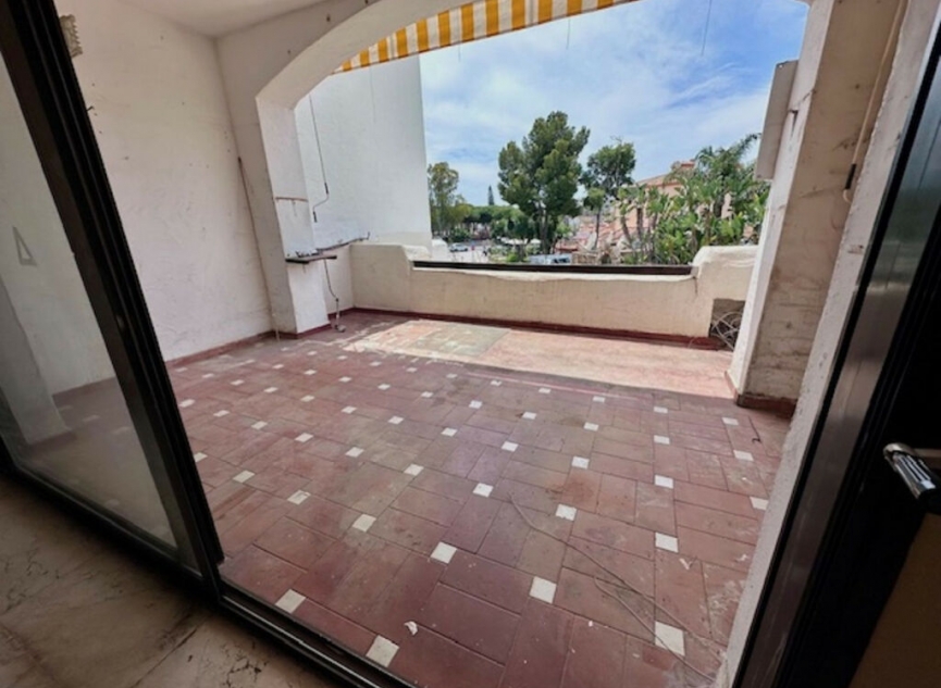 Resale - Apartment -
Estepona