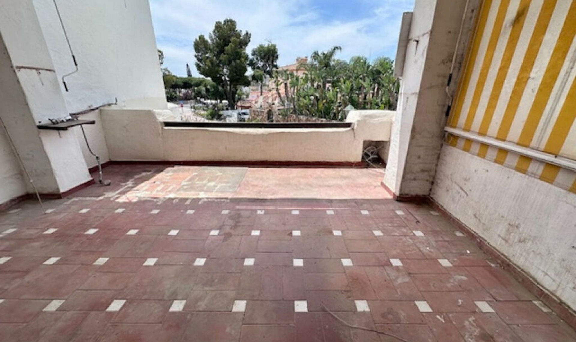 Resale - Apartment -
Estepona
