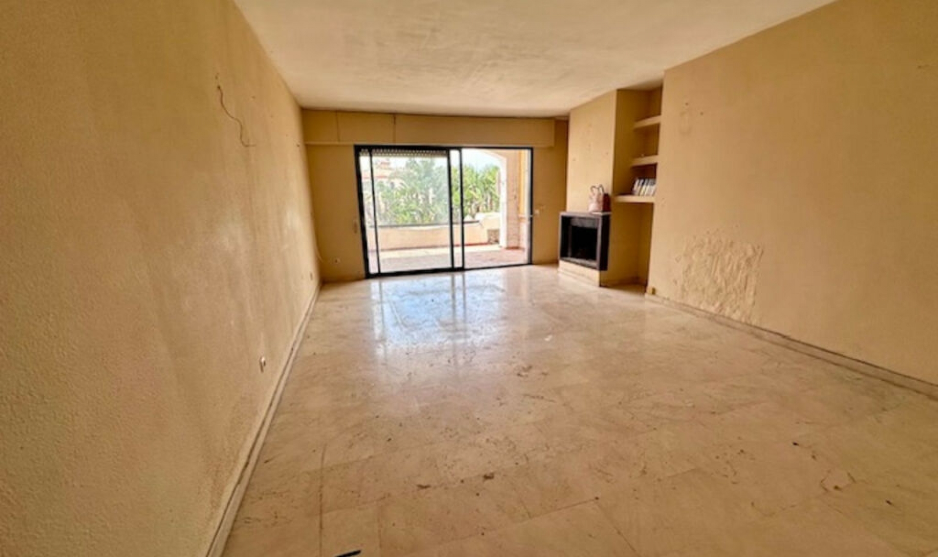 Resale - Apartment -
Estepona