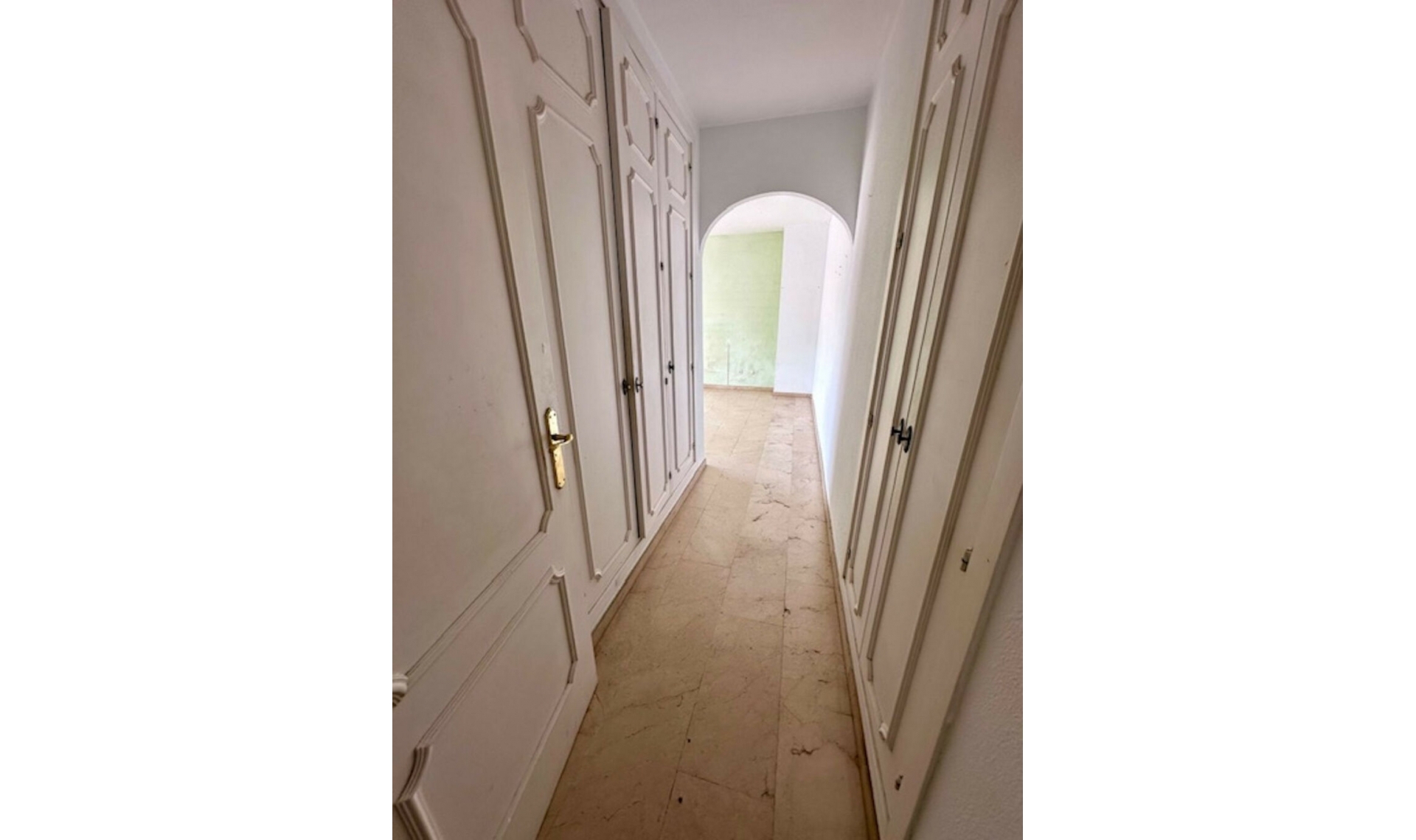 Resale - Apartment -
Estepona