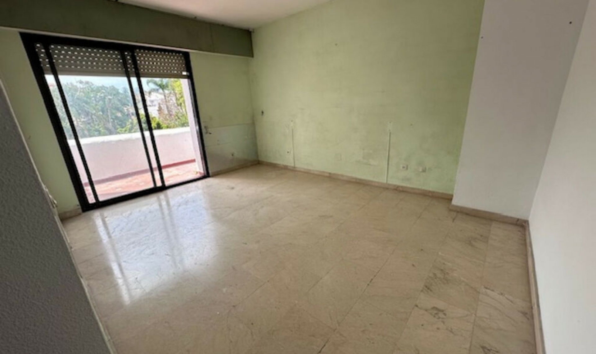 Resale - Apartment -
Estepona