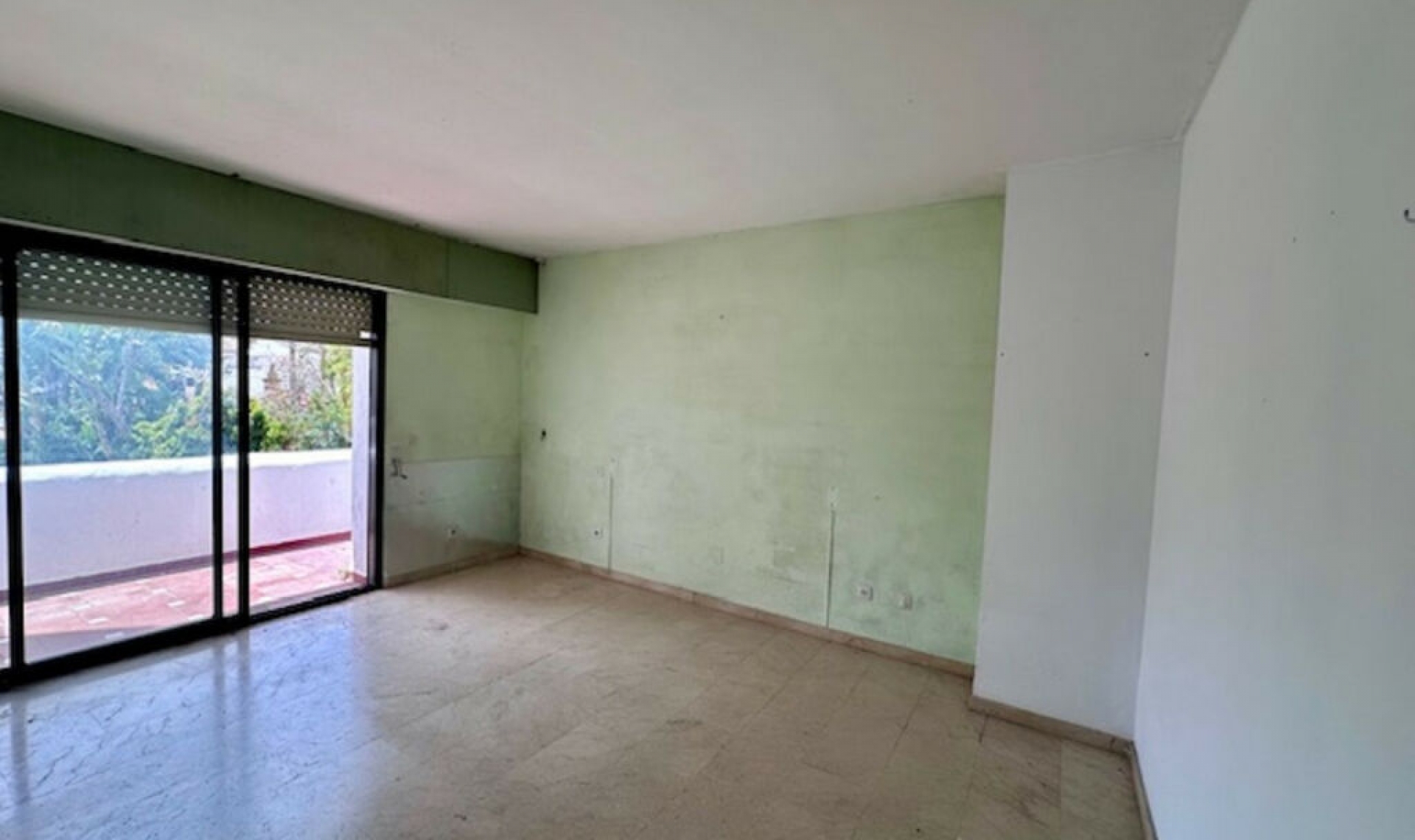 Resale - Apartment -
Estepona