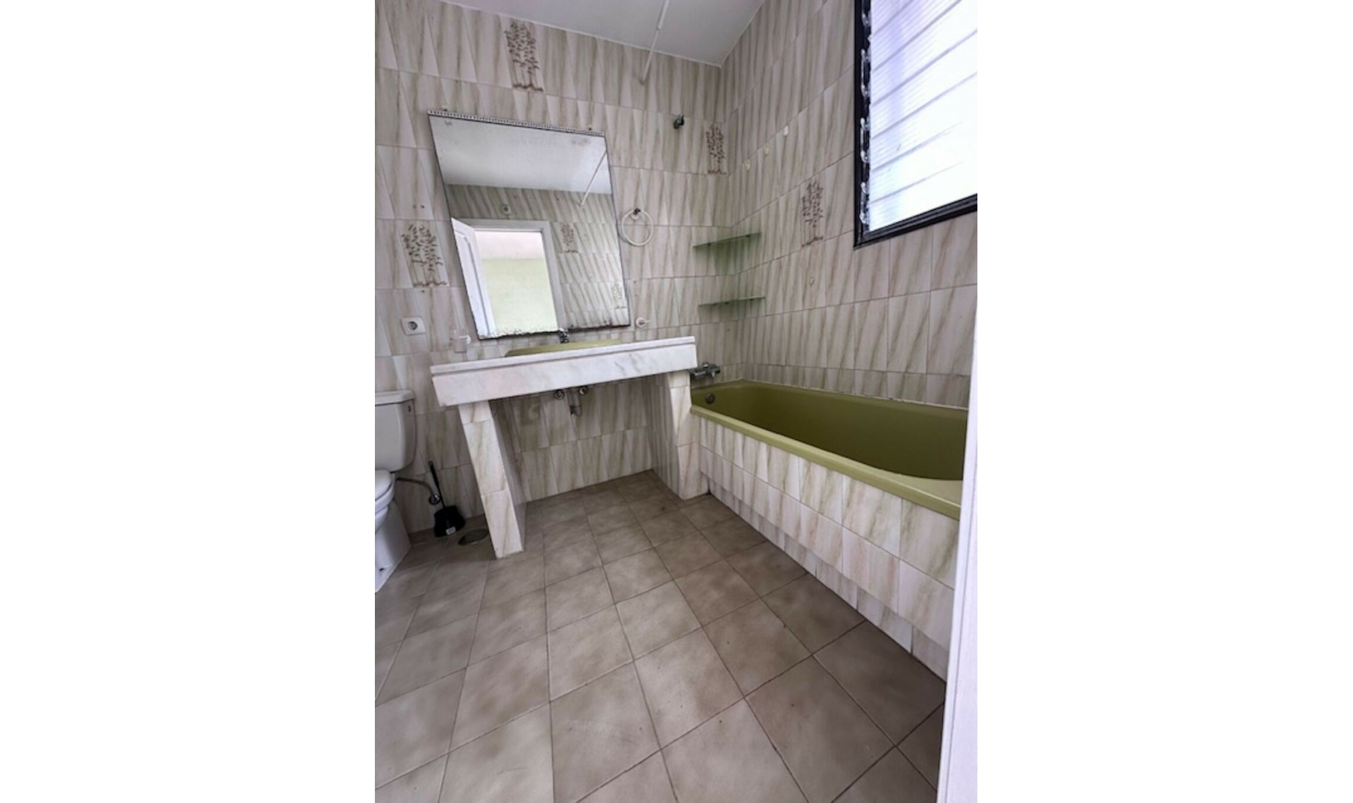 Resale - Apartment -
Estepona