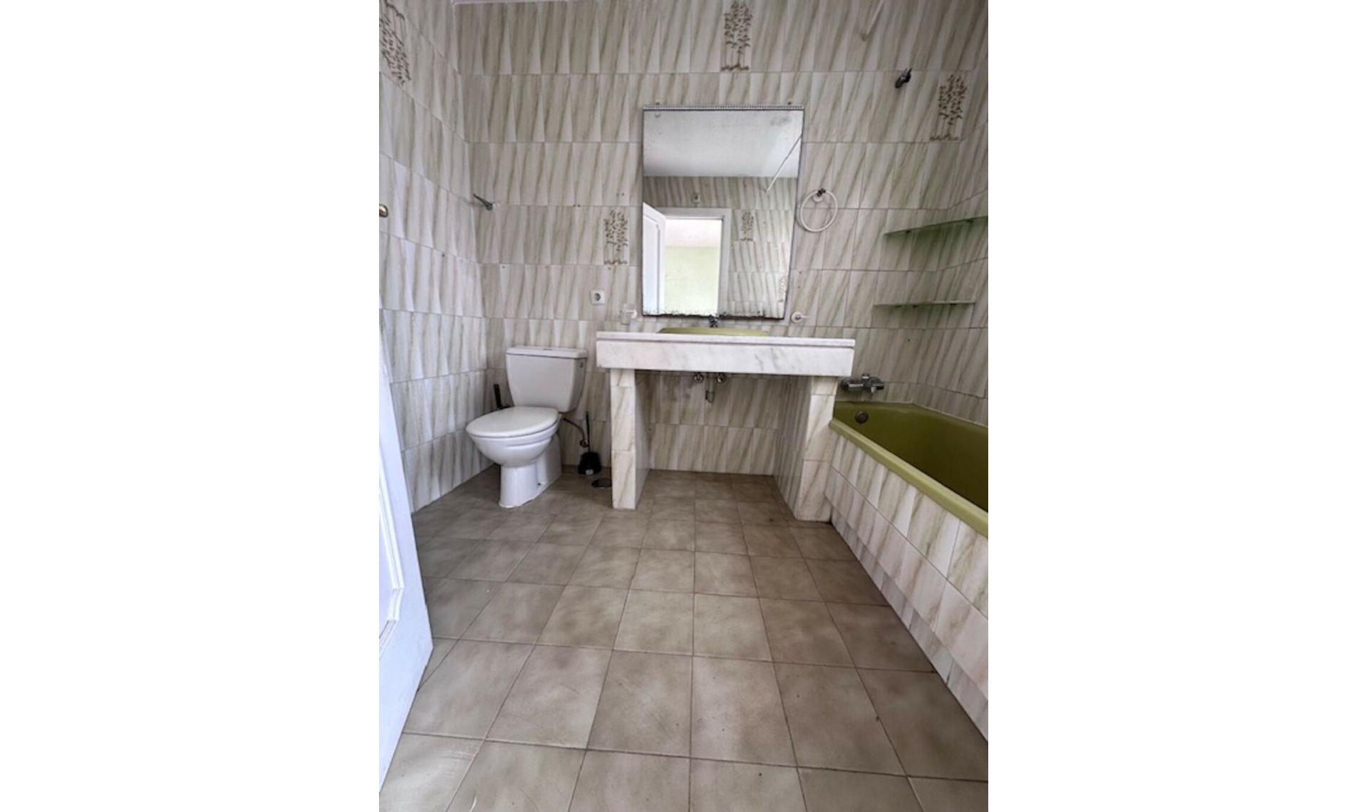 Resale - Apartment -
Estepona