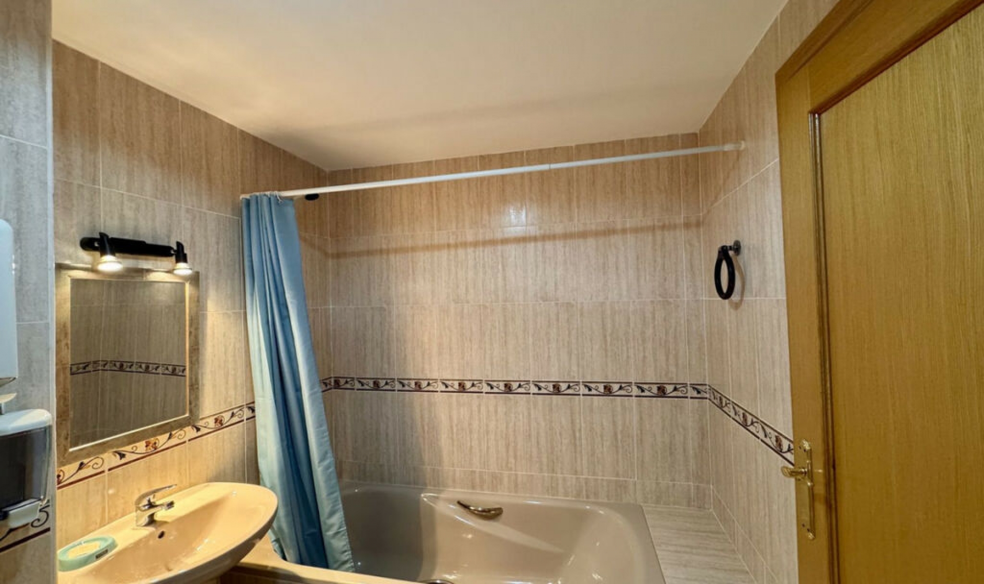 Resale - Apartment -
Estepona
