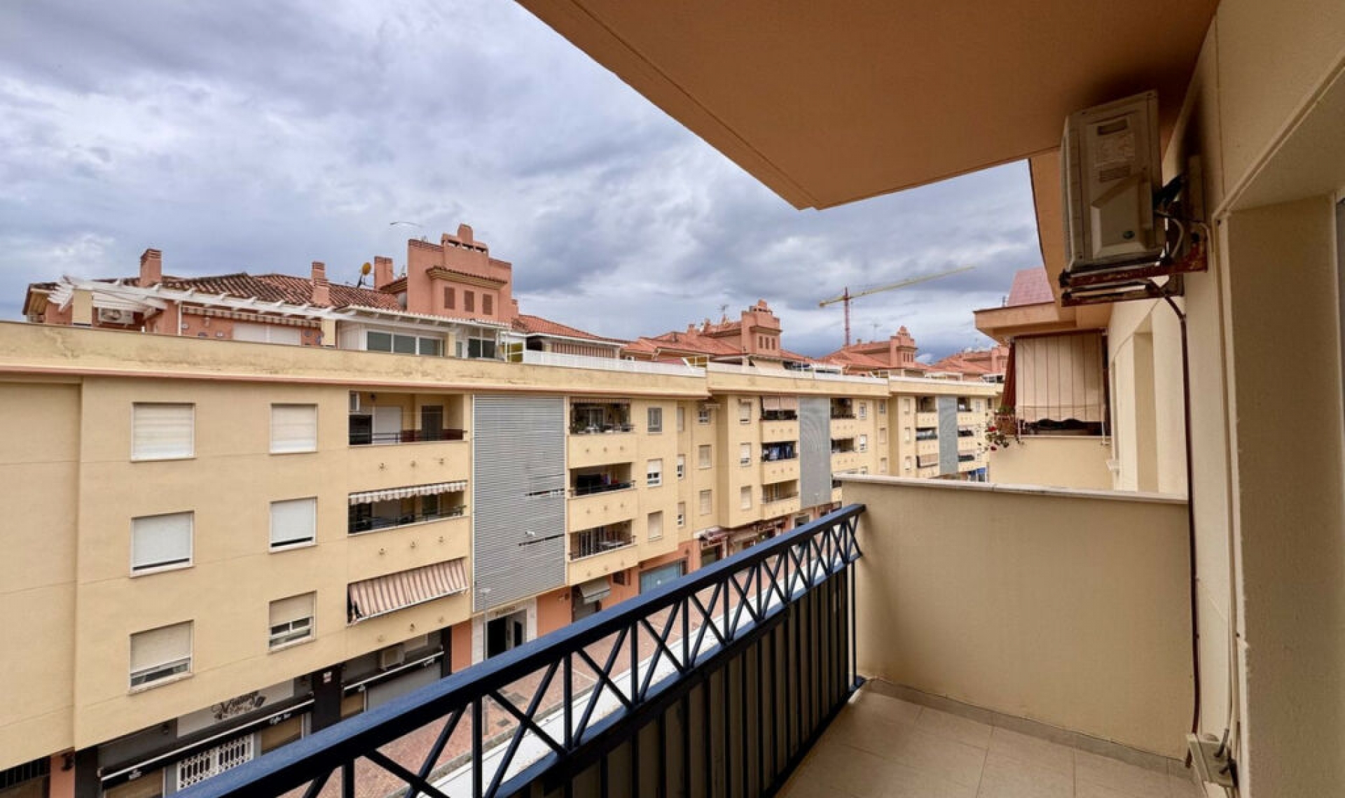 Resale - Apartment -
Estepona