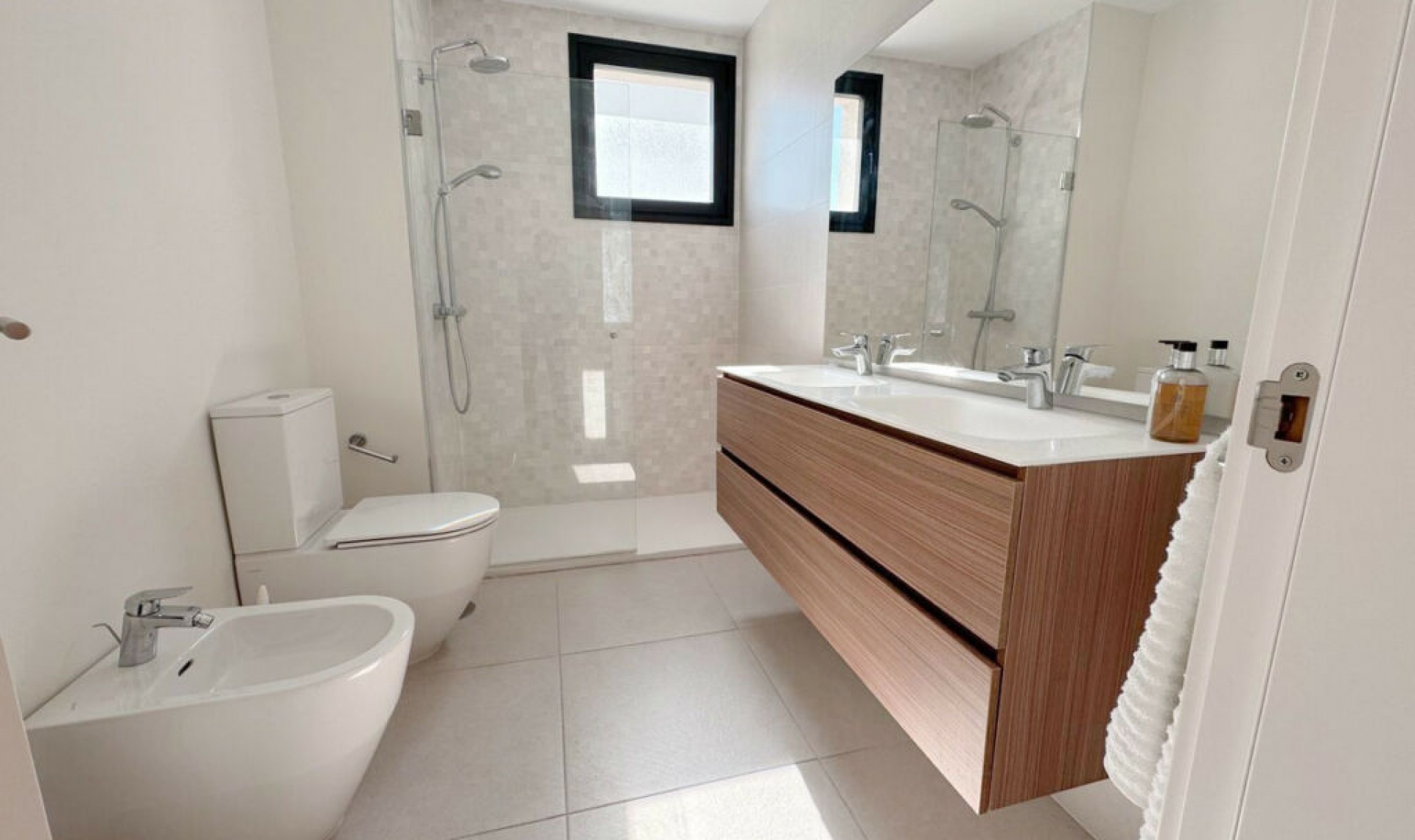 Resale - Apartment -
Estepona