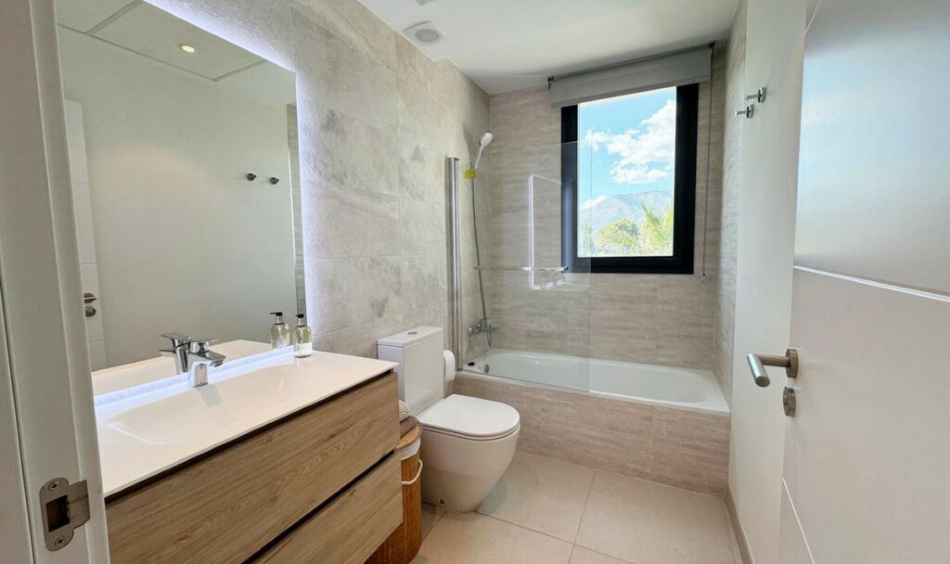 Resale - Apartment -
Estepona