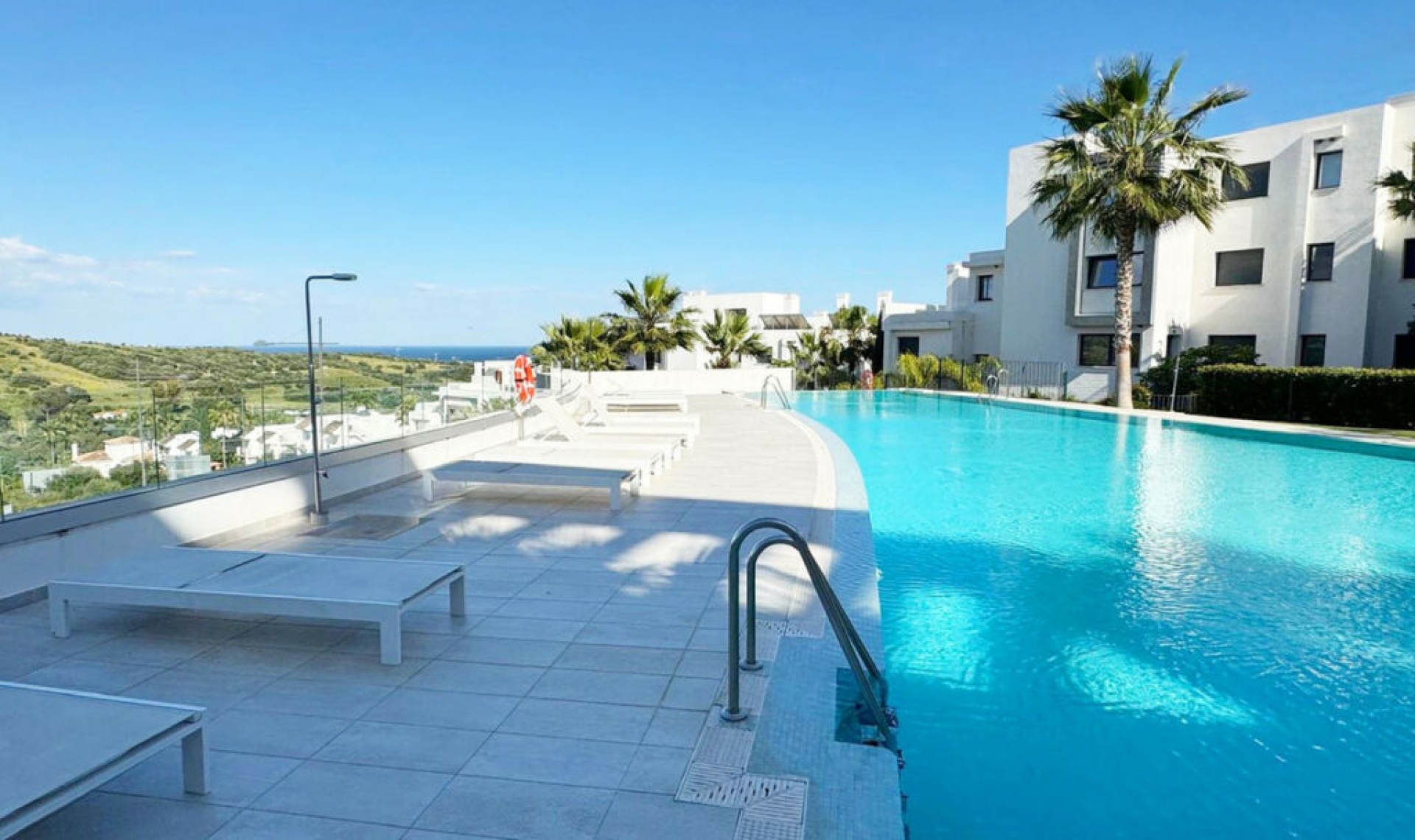 Resale - Apartment -
Estepona