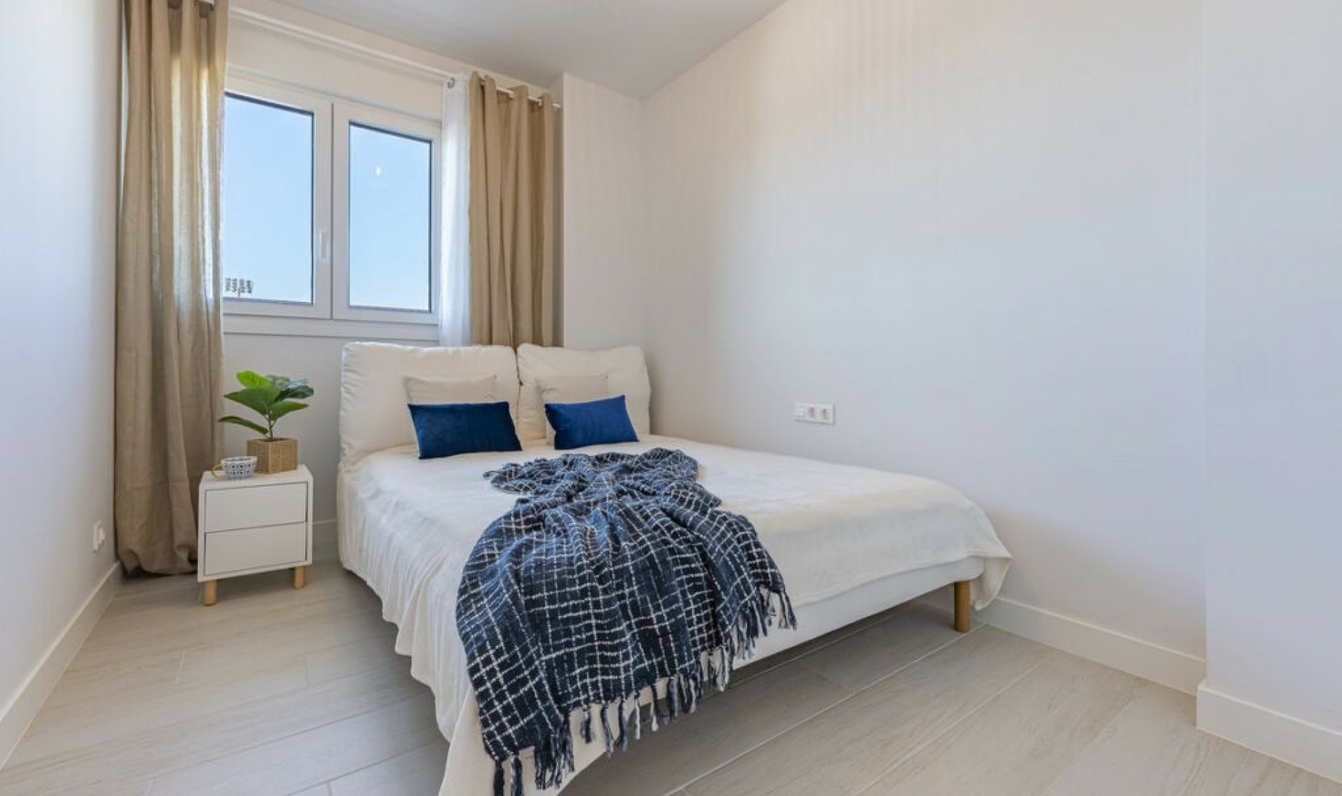 Resale - Apartment -
Estepona