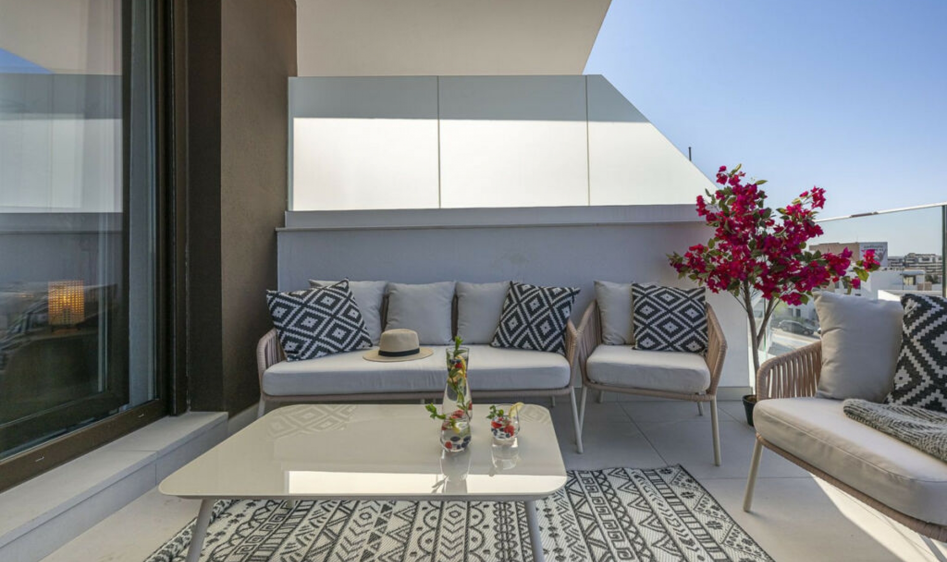 Resale - Apartment -
Estepona